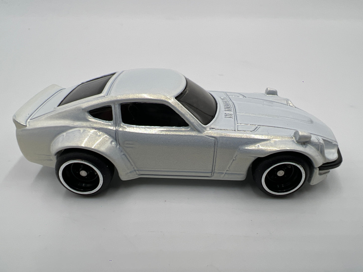 Hot Wheels 1/64 Premium Diorama Set Custom Datsun 240Z White Loose