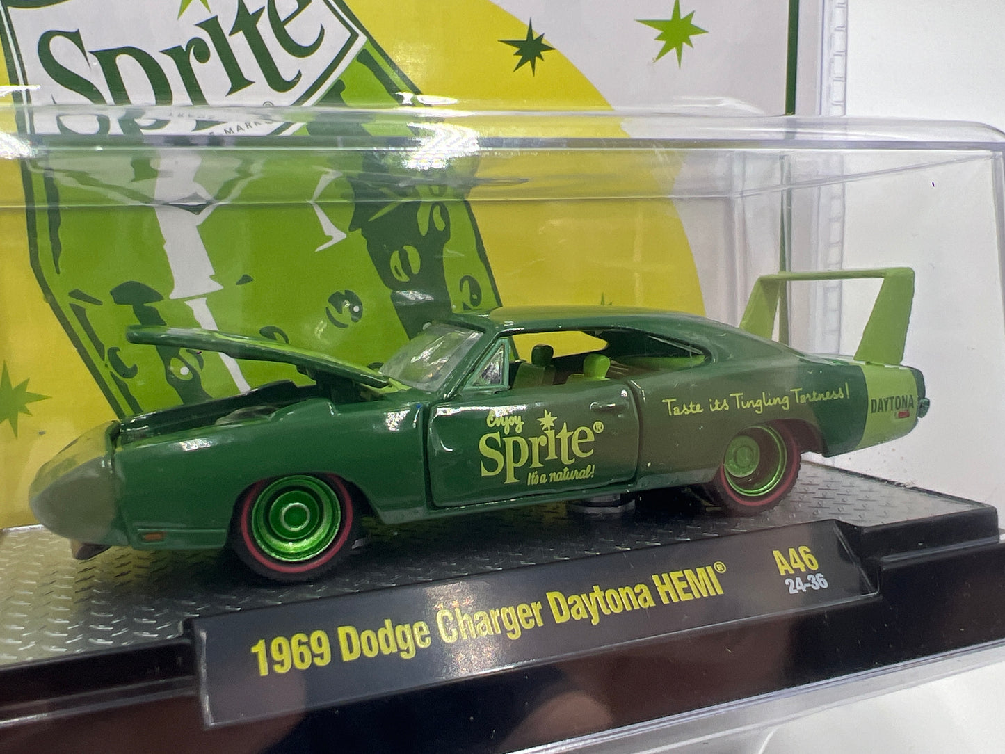 M2 Machines Coca Cola Sprite CHASE 1969 Dodge Charger Daytona Hemi Green A46