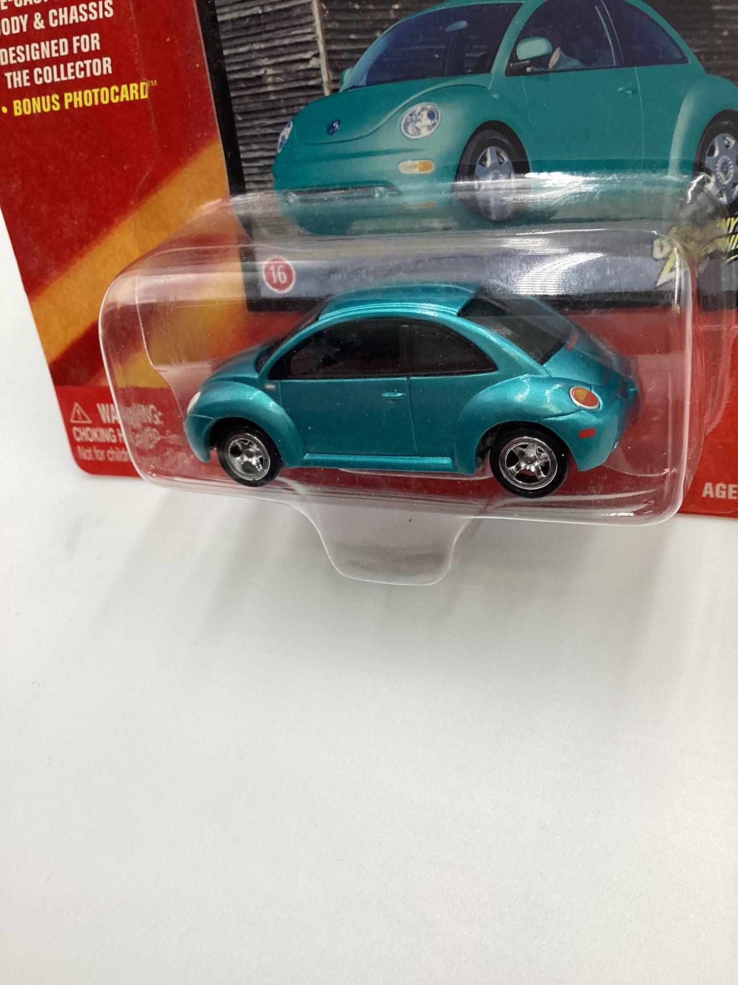 Johnny Lightning Volkswagen 2001 Volkswagen New Beetle 218B