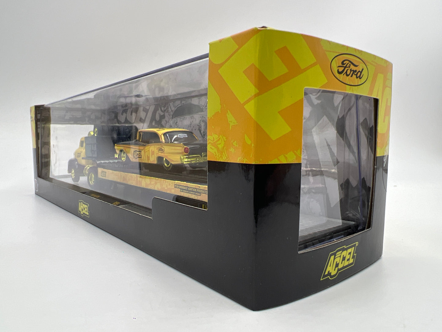 M2 Machines Auto Haulers CHASE Accel 1956 Ford COE & 1957 Ford Fairlane 500 R59