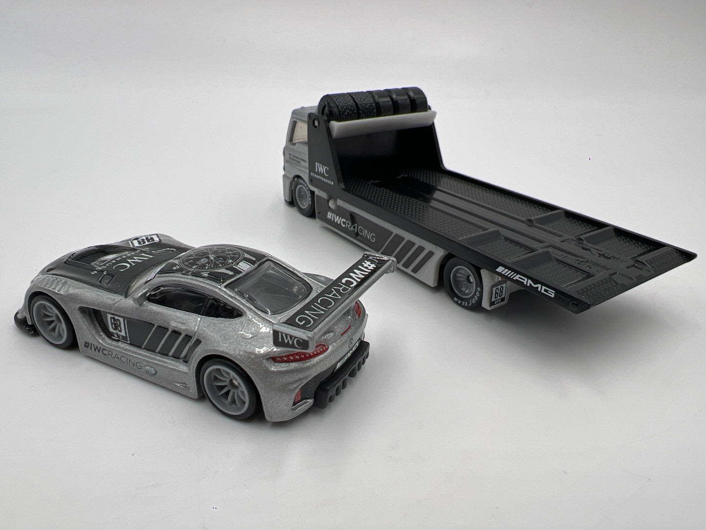 Hot Wheels 1/64 Premium Team Transport #48 16 Mercedes AMG GT3 & Fleet Street Silver Loose