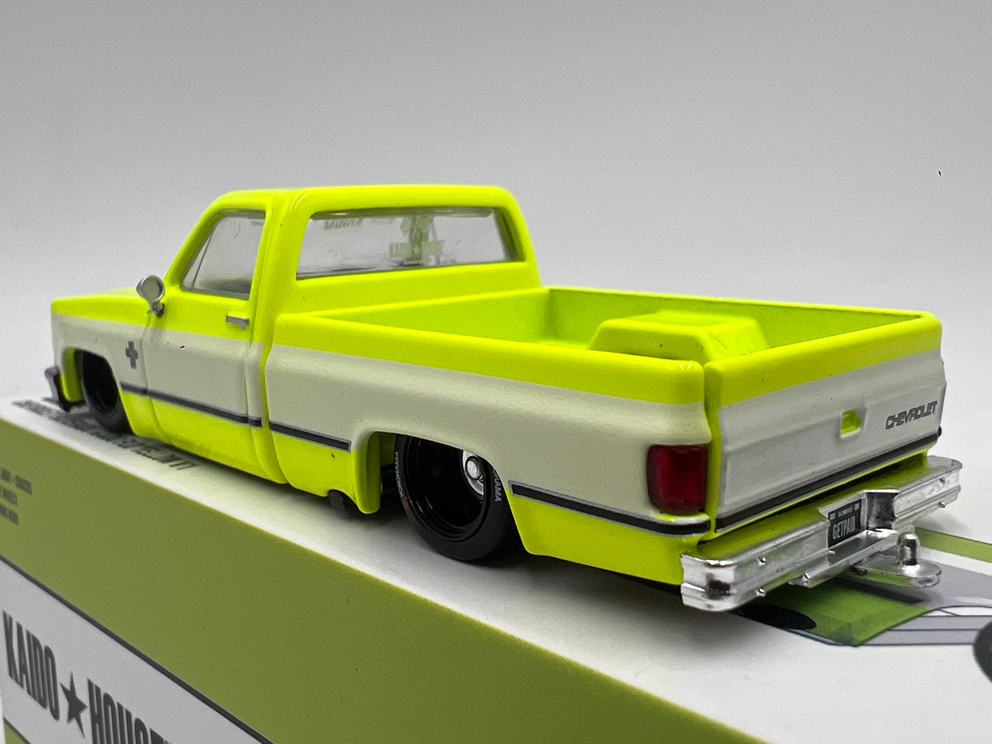 Mini GT x Kaido House #112 Chevrolet Silverado Kaido Flo Yellow V1