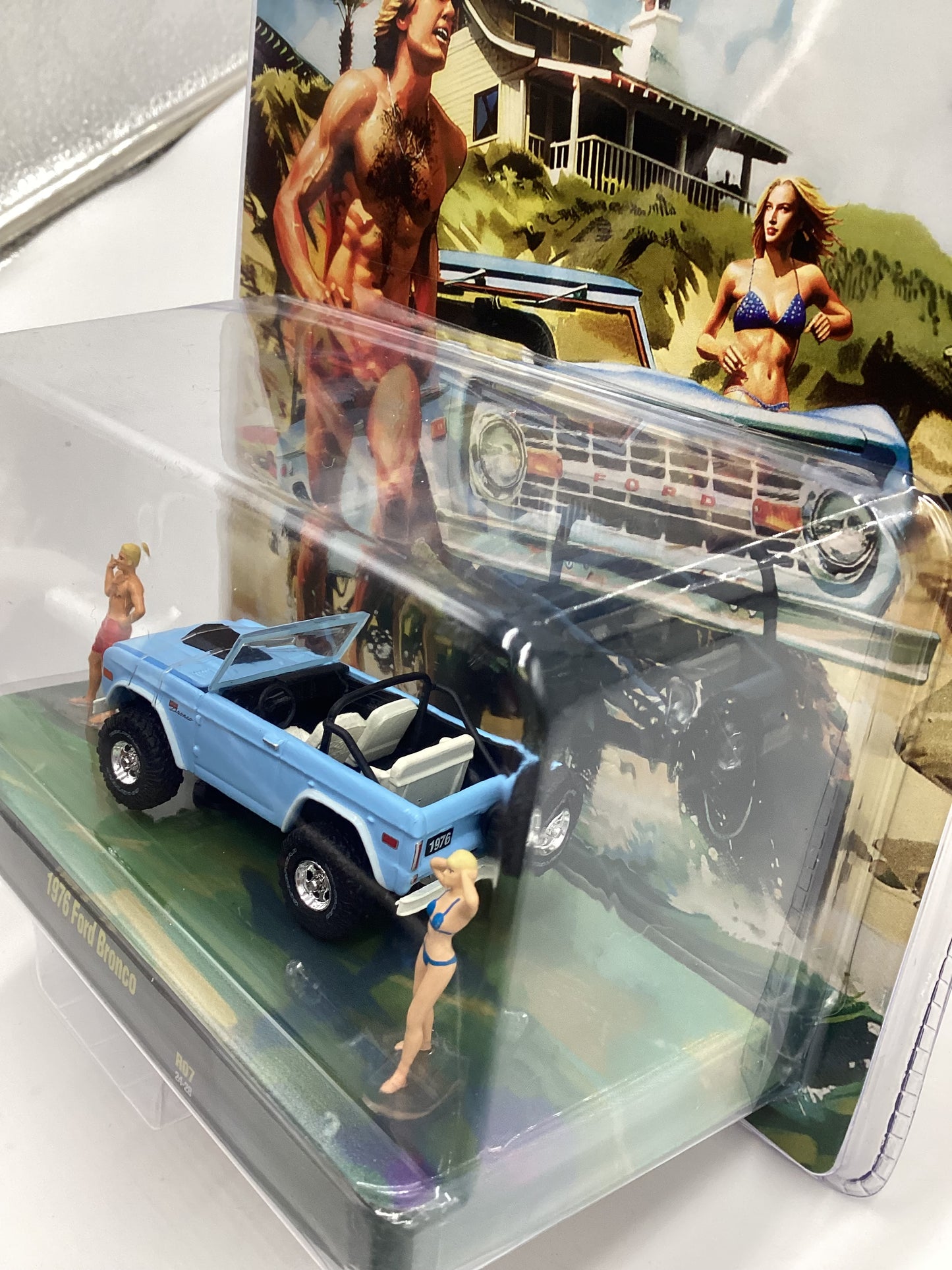 M2 Machines Diorama 1976 Ford Bronco R07 Light Blue 197F