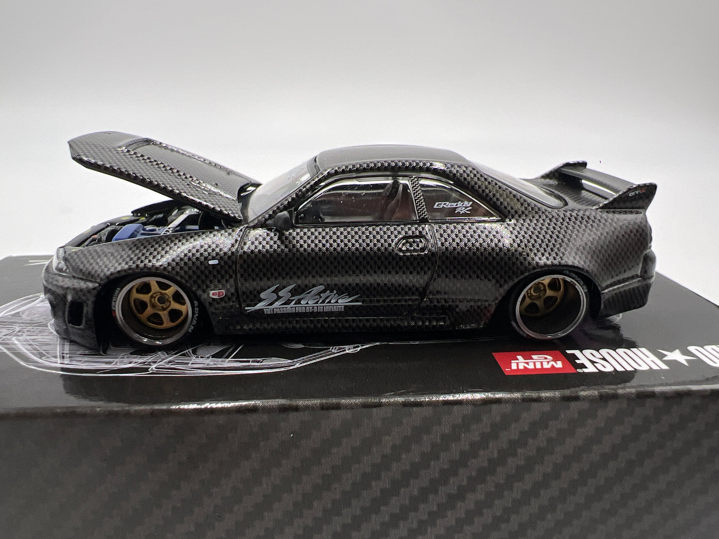 Mini GT Kaido House #116 Nissan Skyline GT-R R33 Active Carbon R V1