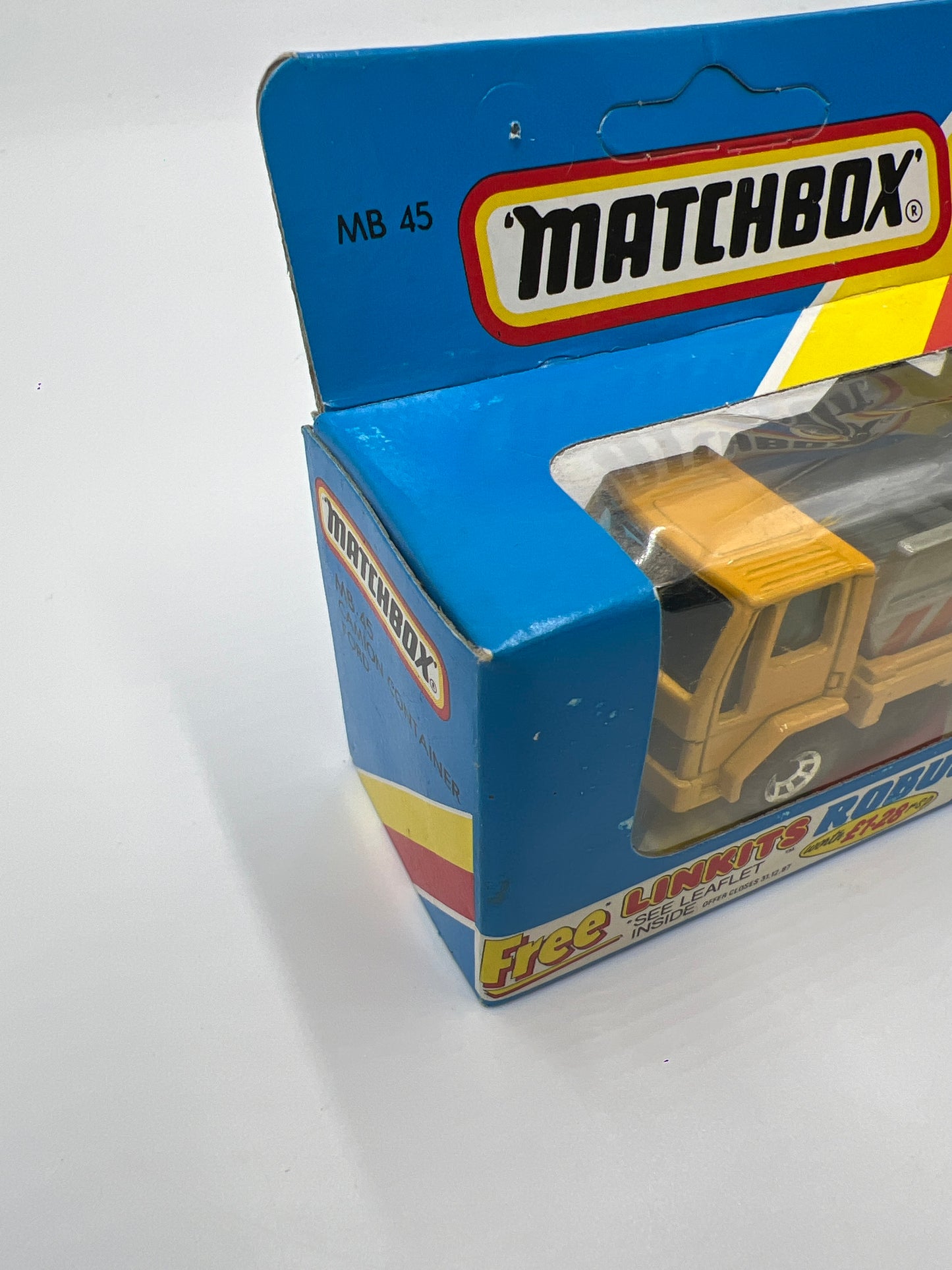 Matchbox Unpunched #45 Ford Skip Truck Yellow (Cracked Blister)