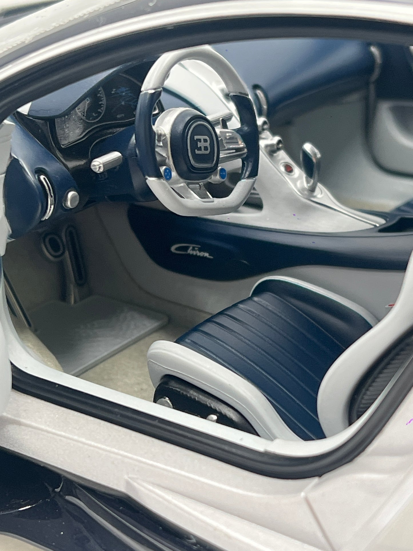 VHTF AutoArt Limited 1/12 Scale Bugatti Chiron New With Box *Outer Box Has Damage*