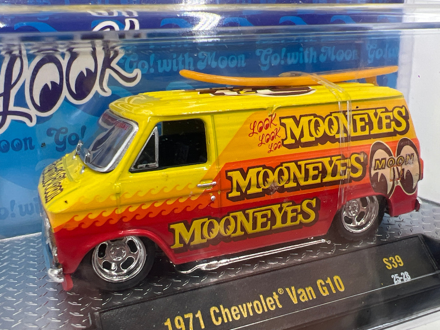 M2 Machines Limited Special 1/1000 Mooneyes 1971 Chevrolet Van G10 S39