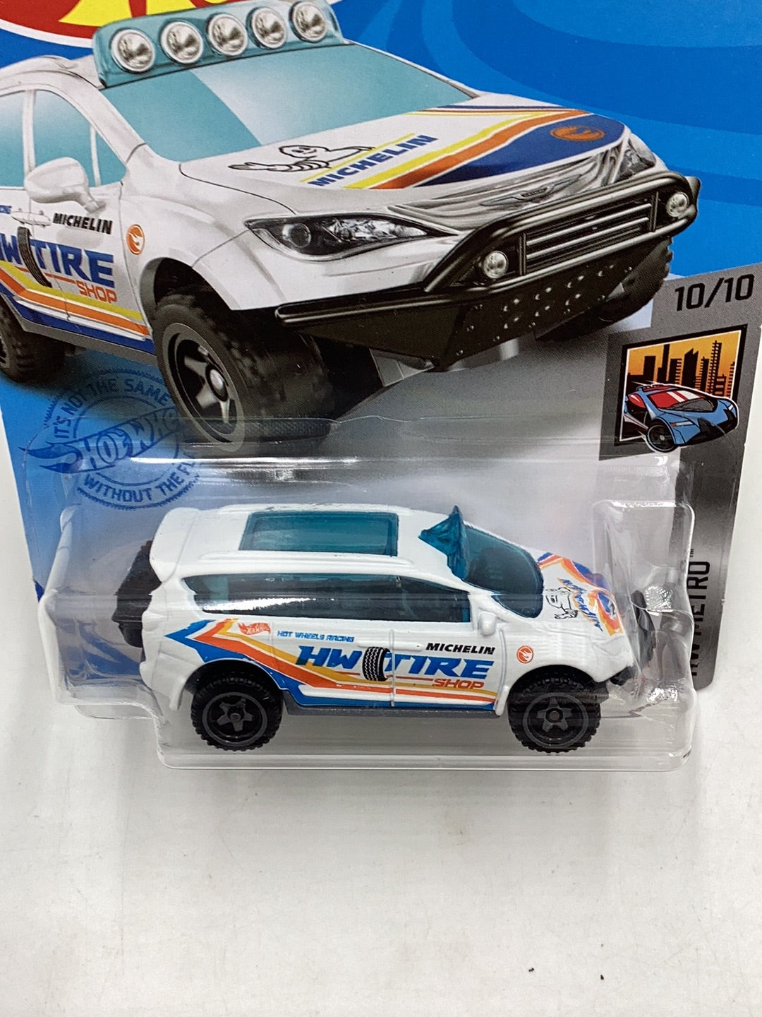 2021 Hot wheels Treasure hunt #165 Chrysler Pacifica 273i