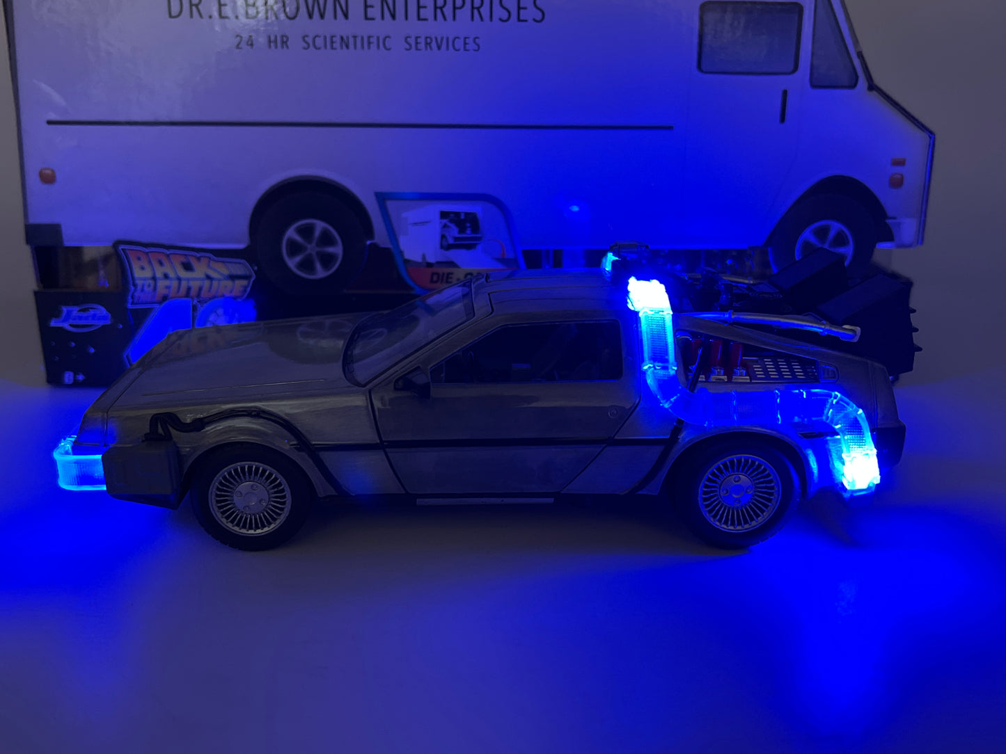 Jada 1/24 Scale Back To The Future 40 Years Edition Time Machine DMC DeLorean W/Lights & Truck Package