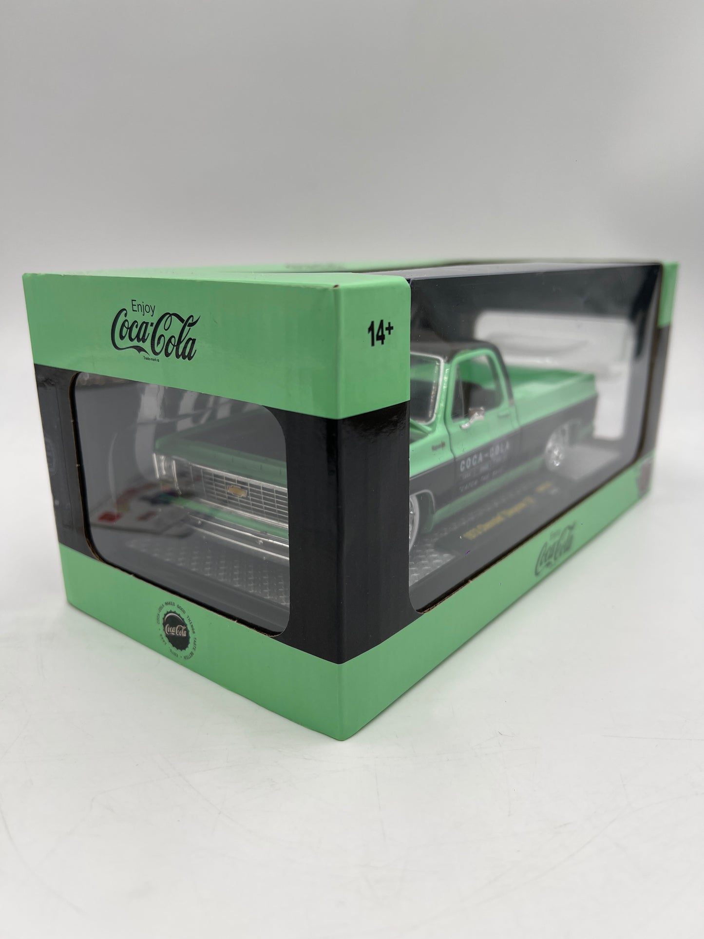 M2 Machines 1/24 Coca Cola 1973 Chevrolet Cheyenne 10 Green WMTS01