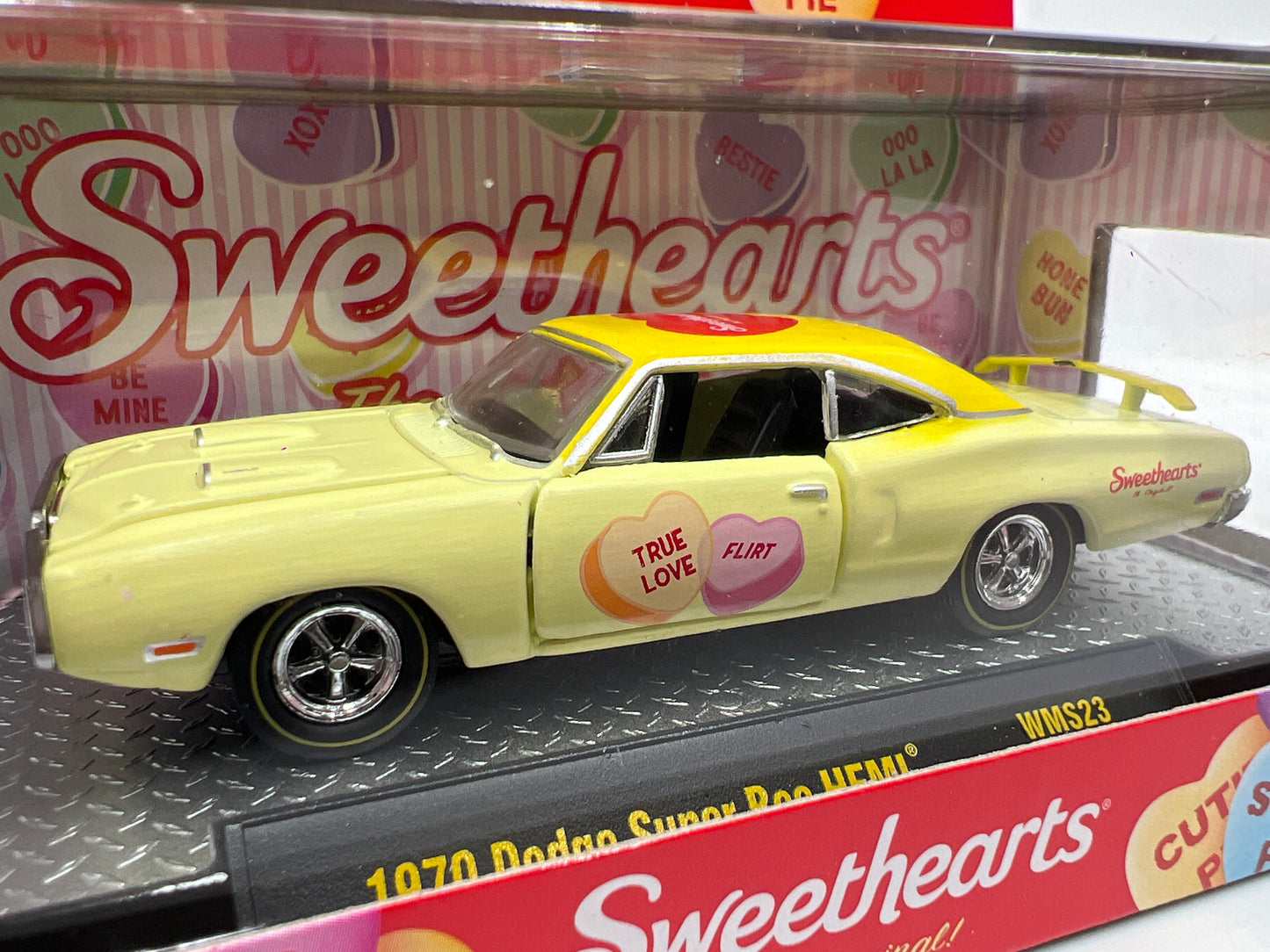 2026 M2 Machines Walmart Exclusive Sweethearts 1970 Dodge Super Bee Hemi Yellow WMTS23