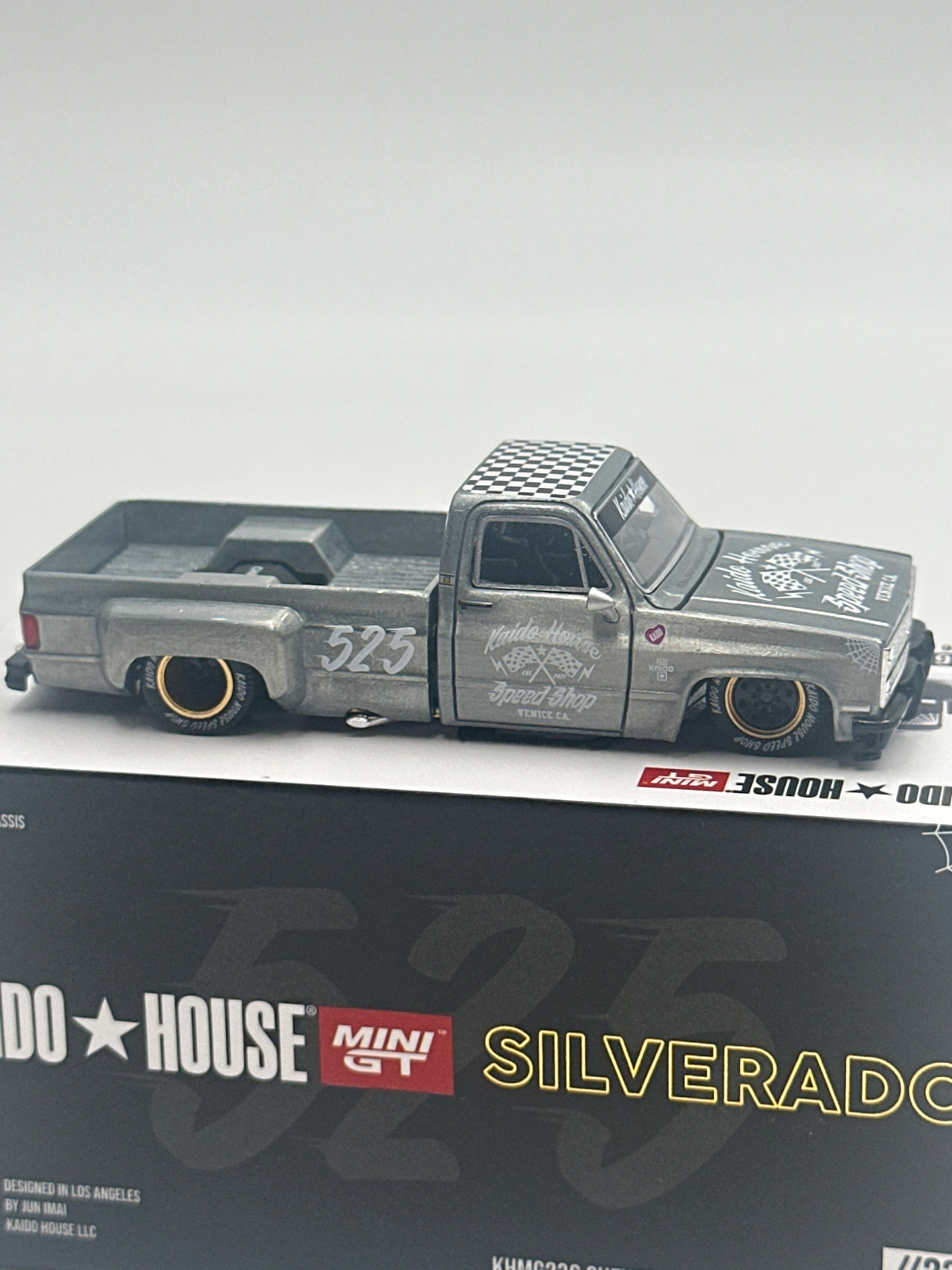 Mini GT Kaido House #236 Chevrolet Silverado Dually Hot Rod V1 CHASE