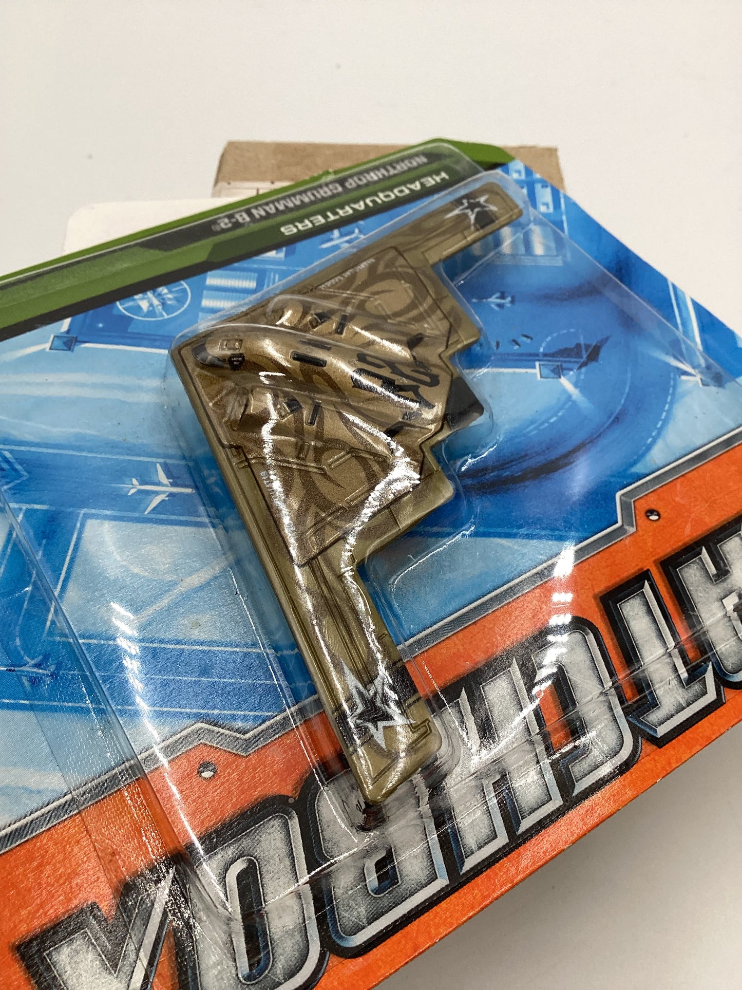 2012 Matchbox Skybusters HQ Northrop Grumman B-2 Gold 114D