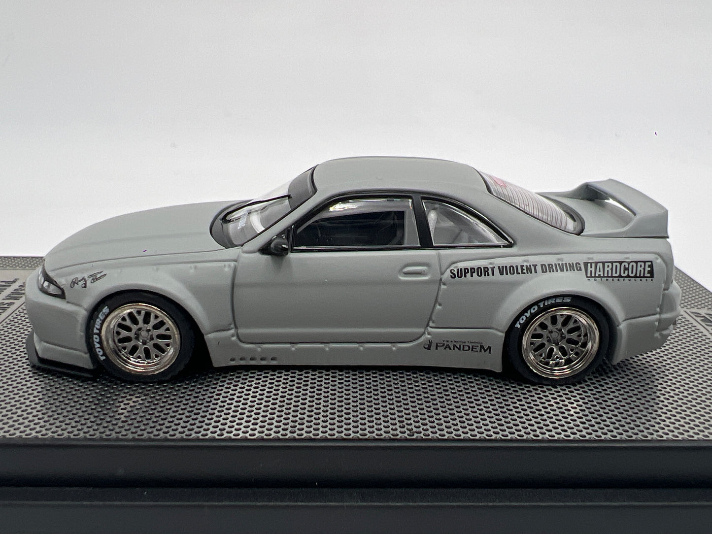 Inno64 1/64 Nissan Skyline GT-R R33 Pandem/Rocket Bunny Primer Gray