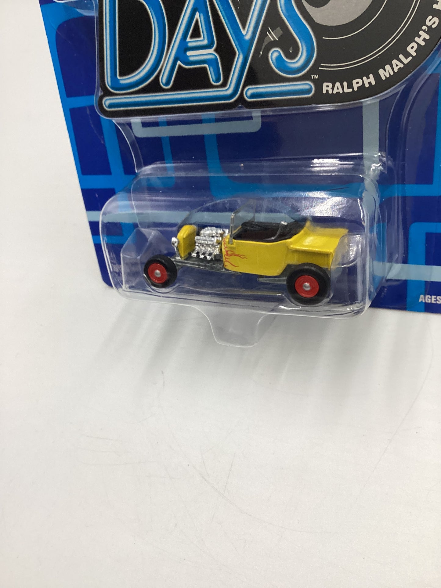 Johnny Lightning Hollywood On Wheels Happy Days Ralph Malphs Hot Rod Yellow