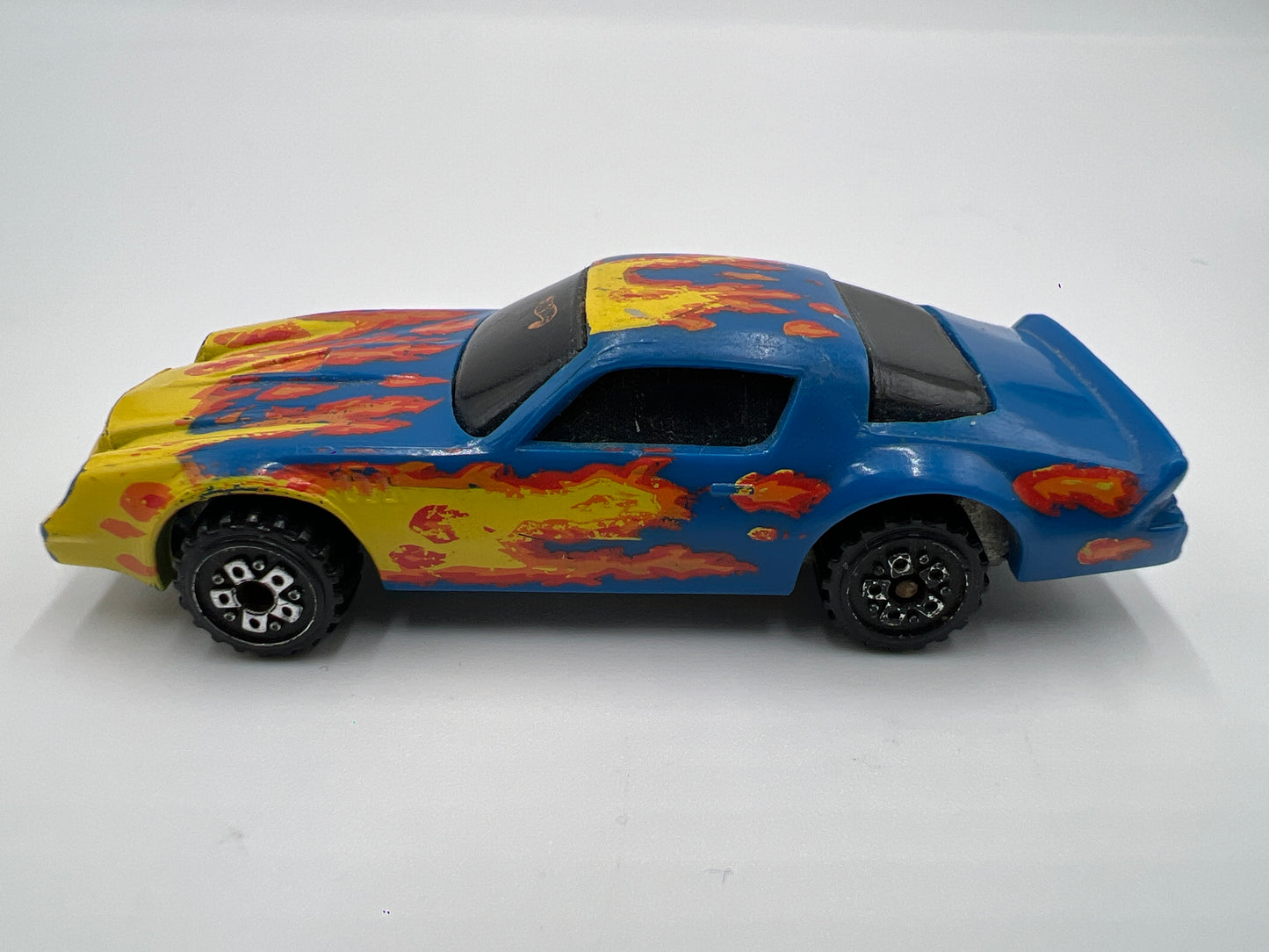 Hot Wheels 1/64 Blackwall Criss Cross Crash Set Camaro Z28 Blue/Flames Loose