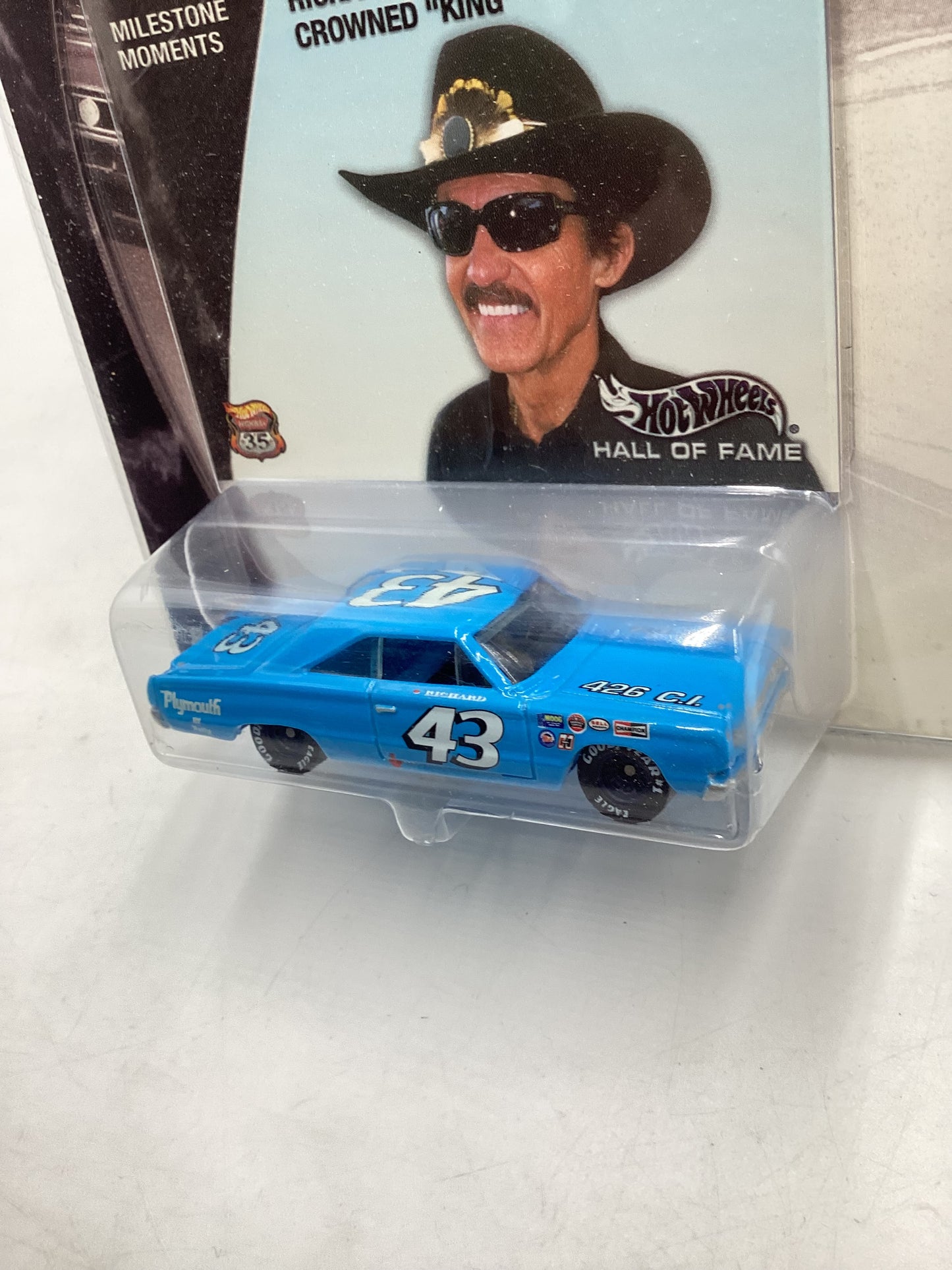 Hot wheels Hall of Fame Milestone Moments 67 Plymouth Richard Petty Crowned King