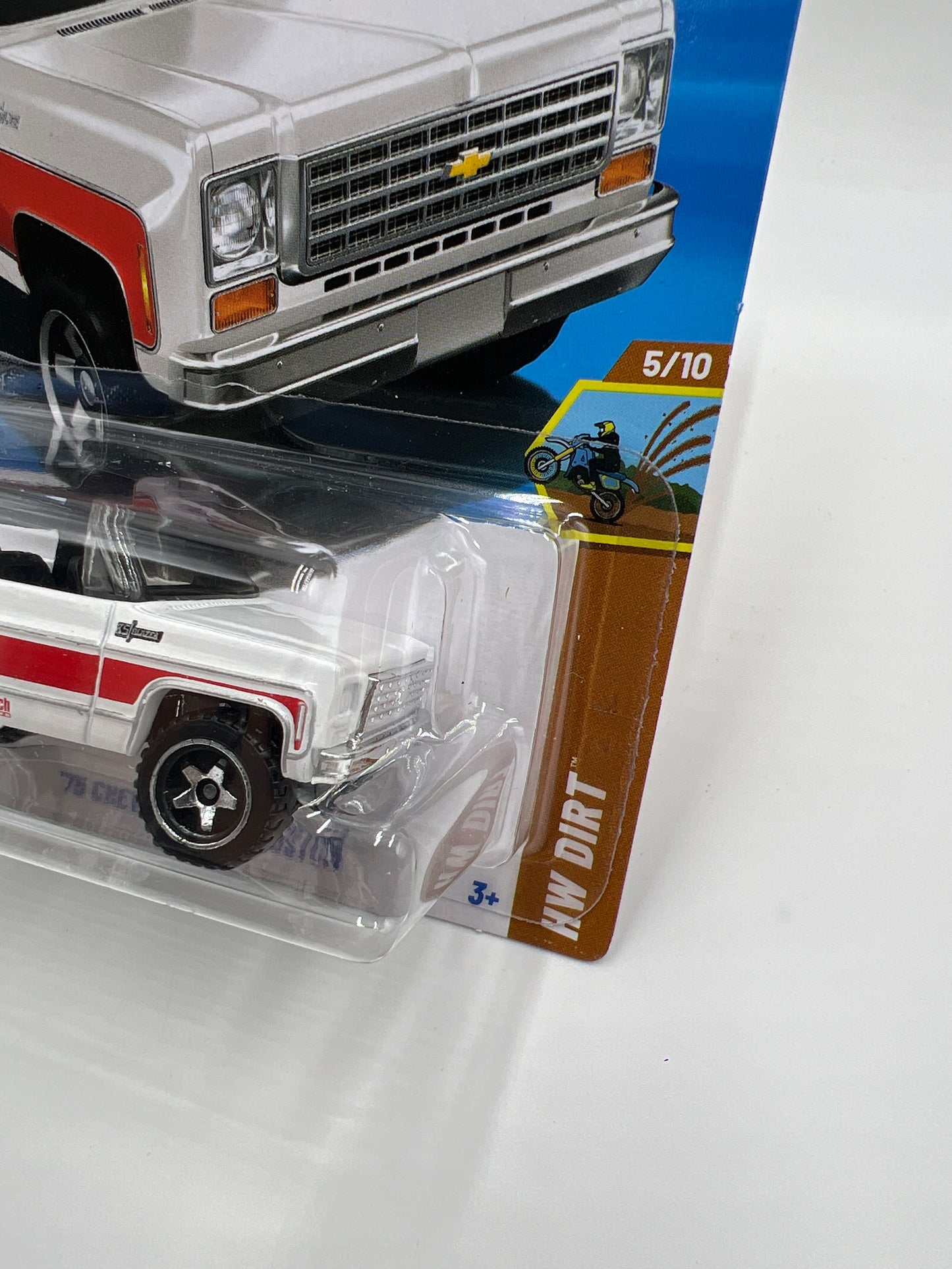2025 Hot Wheels L Case HW Dirt #115 75 Chevy Blazer Custom White/Red 17E
