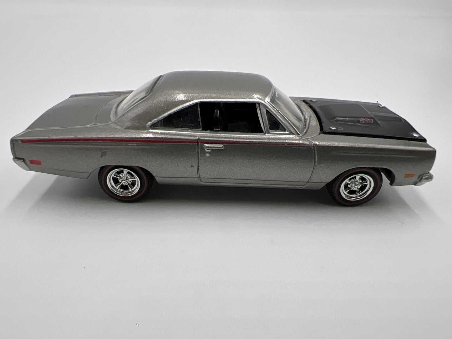 Greenlight Route 66 U.S.A Collector Pack 1969 Plymouth Road Runner Silver Loose