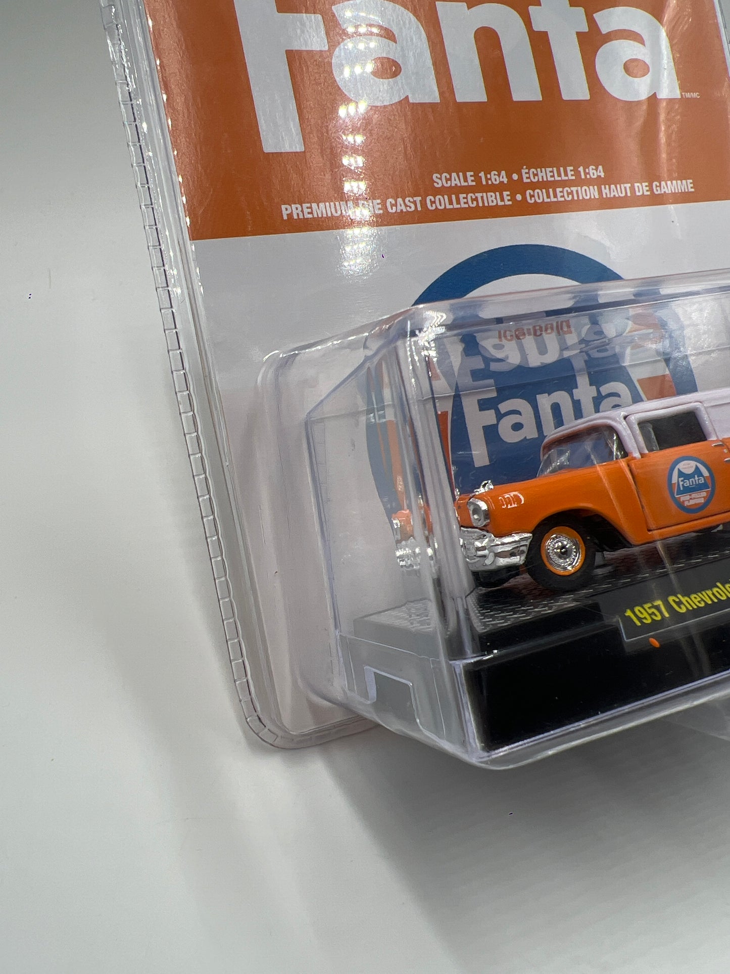 M2 Machines Fanta 1957 Chevrolet Sedan Delivery Orange/White F01 194G
