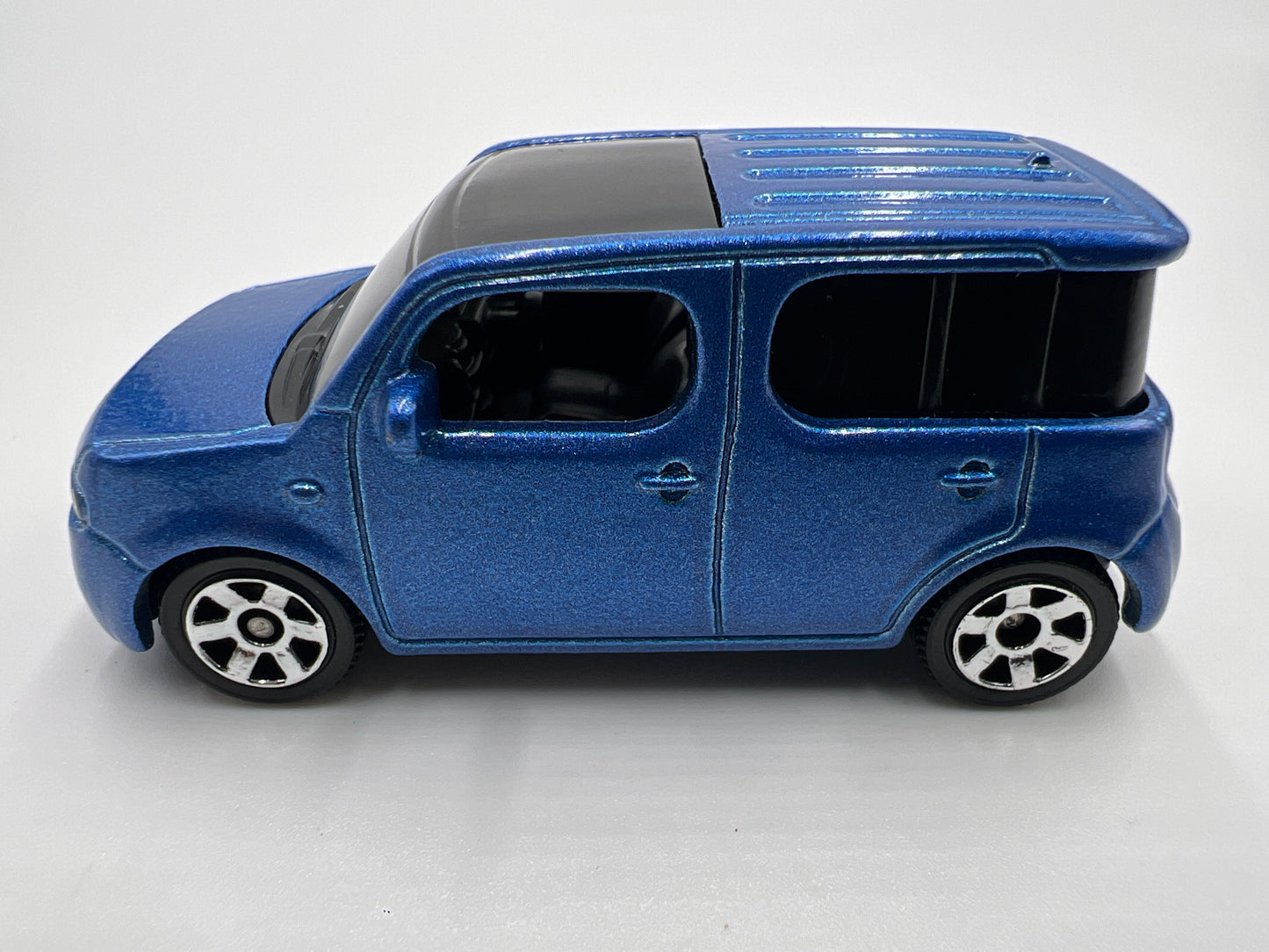 Matchbox #30 Nissan Cube 2010 Blue Loose