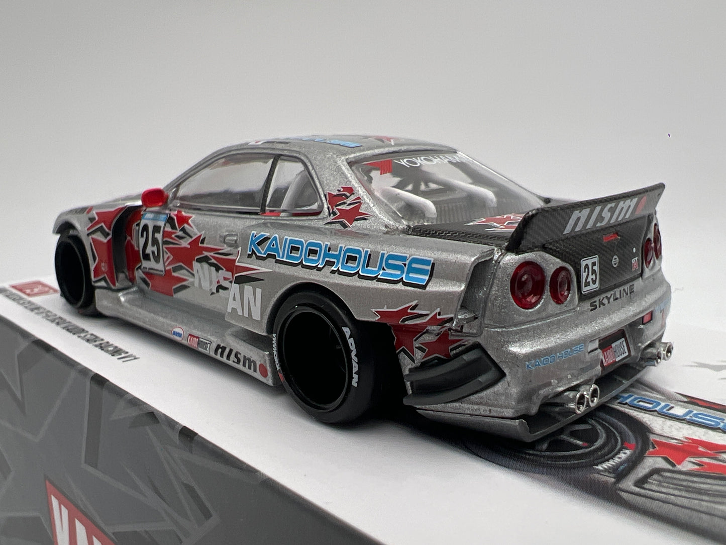 Mini GT Kaido House #197 Nissan Skyline GT-R R34 Kaido Star Racing V1