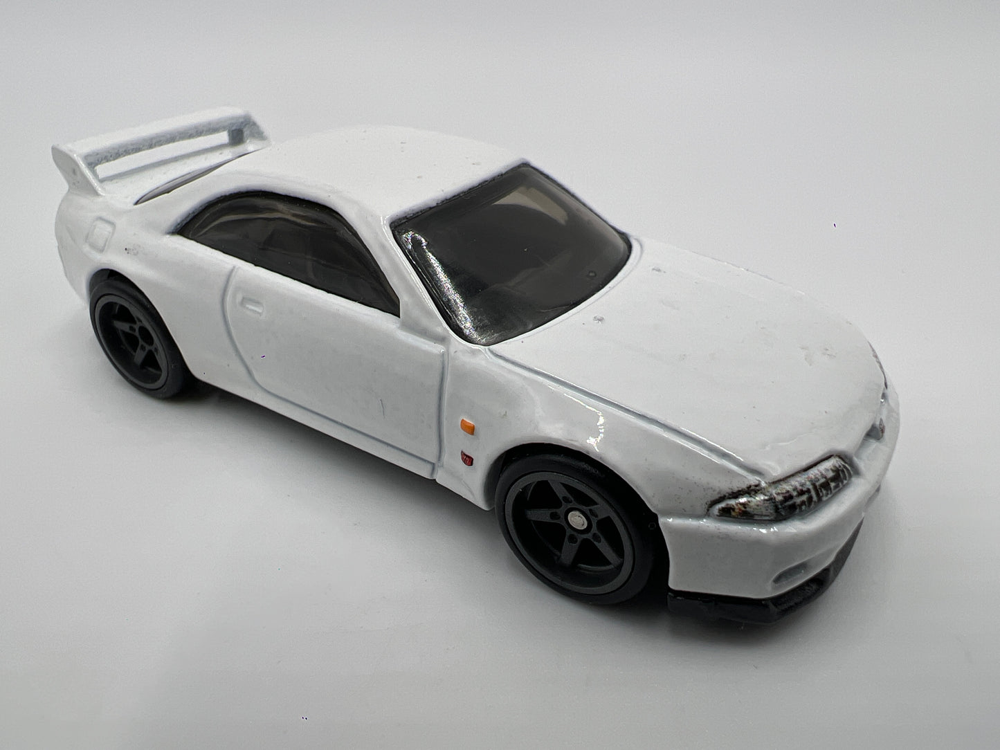 Hot Wheels 1/64 Premium Diorama Set Nissan Skyline GT-R R33 White Loose