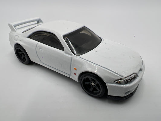 Hot Wheels 1/64 Premium Diorama Set Nissan Skyline GT-R R33 White Loose