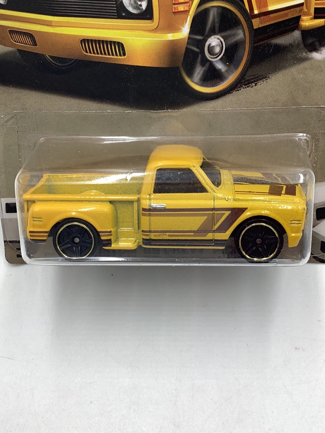 Hot wheels RAD series custom 69 Chevy pick up 2/8