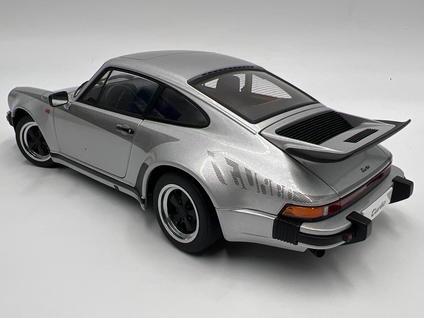 Rare AutoArt 1:18 Scale Porsche 911 930 3.0 Turbo Silver Loose VHTF Exceptional Detail