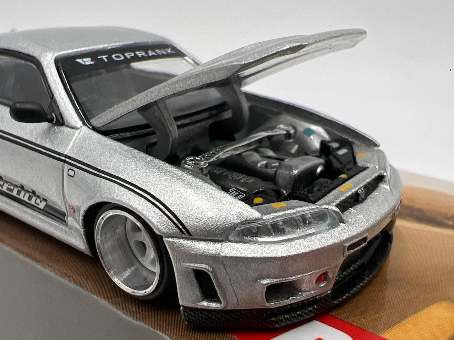 Mini GT Kaido House #097 Nissan Skyline GT-R R33 DAI33 V1 Silver
