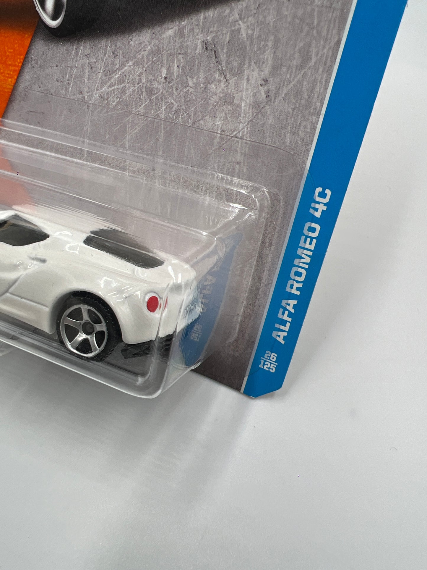 Matchbox Adventure City #26 Alpha Romeo 4C White SR
