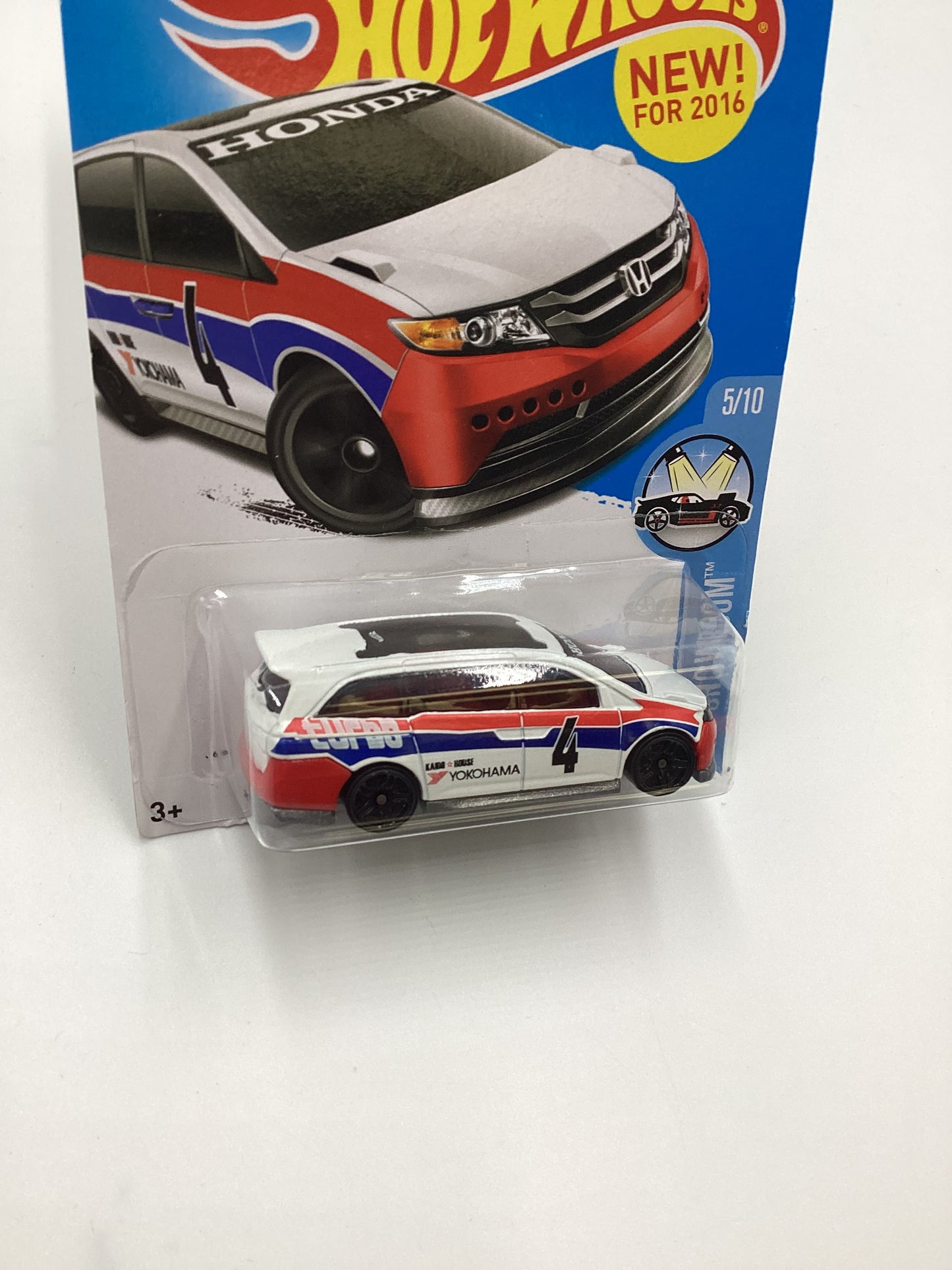 2016 Hot Wheels #115 Honda Odyssey White Yokohama 79D