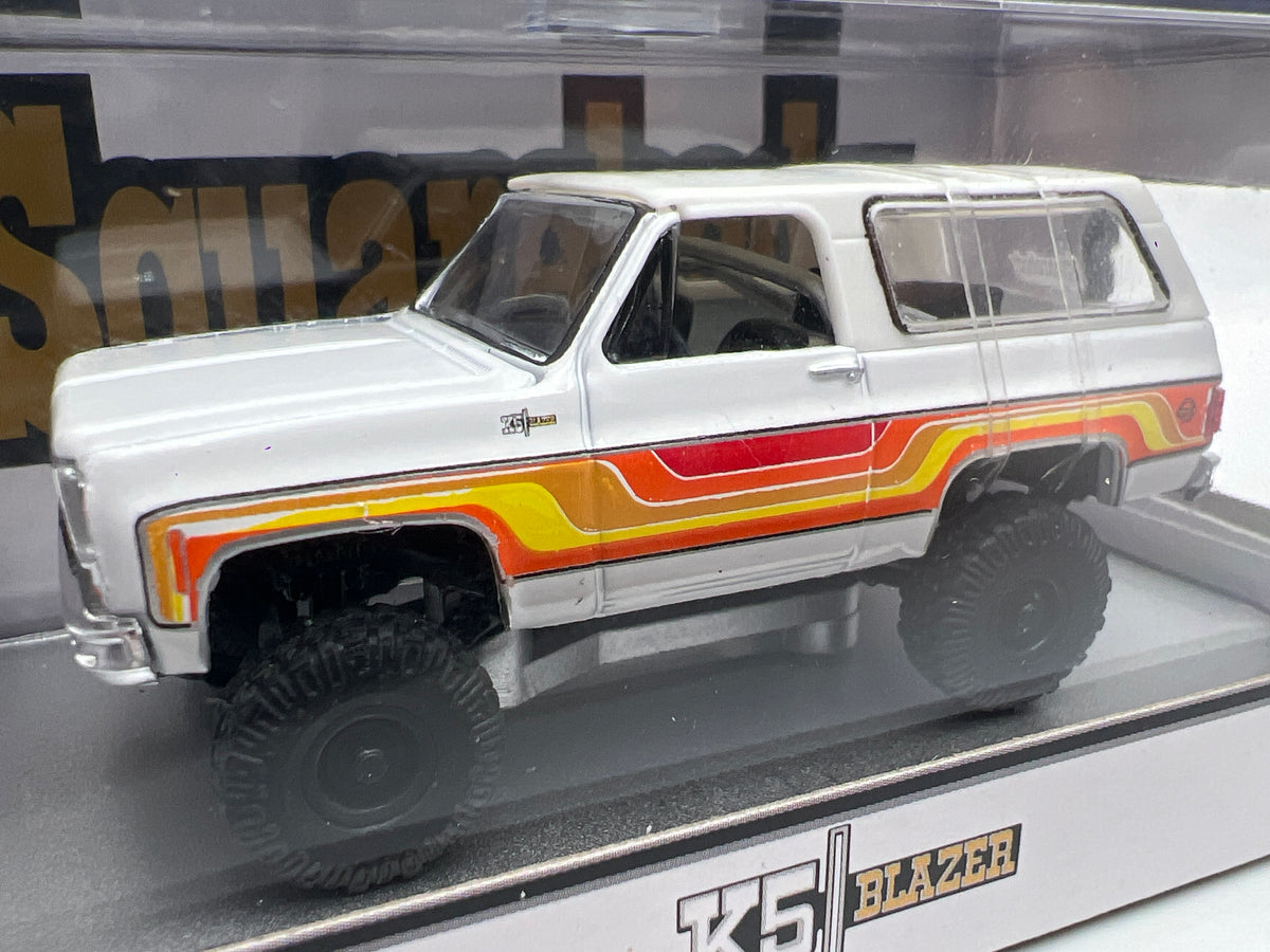 M2 Machines WMTS18 Squarebody Syndicate 1974 Chevrolet K5 Blazer White