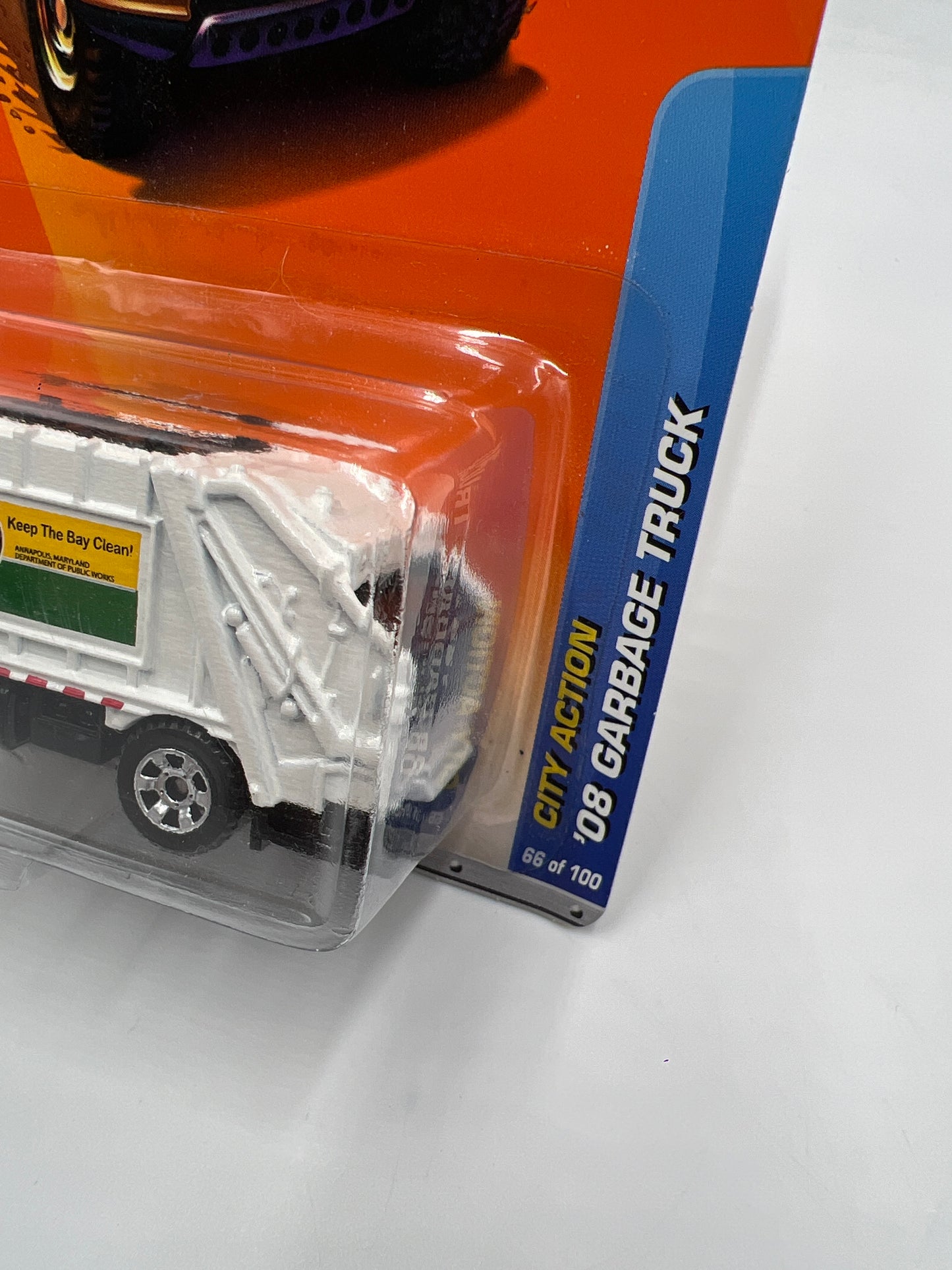 Matchbox City Action #66 08 Garbage Truck White Card Has Crease 216O