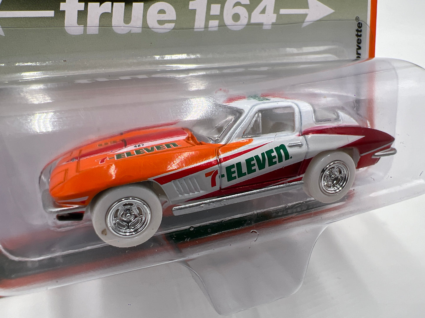 Auto World Ultra Red Chase 7-Eleven Exclusive Deluxe Series #1 1967 Chevy Corvette