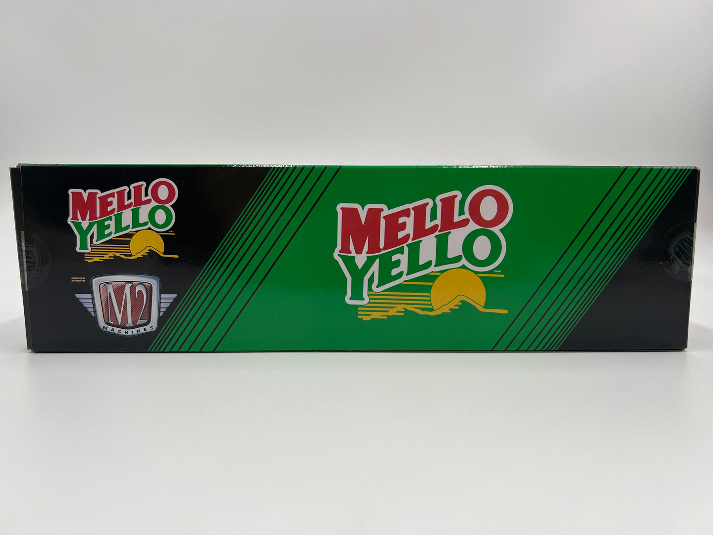 M2 Machines Auto Haulers Mello Yello 1990 Ford C-8000 & 1987 Ford Mustang GT TW13