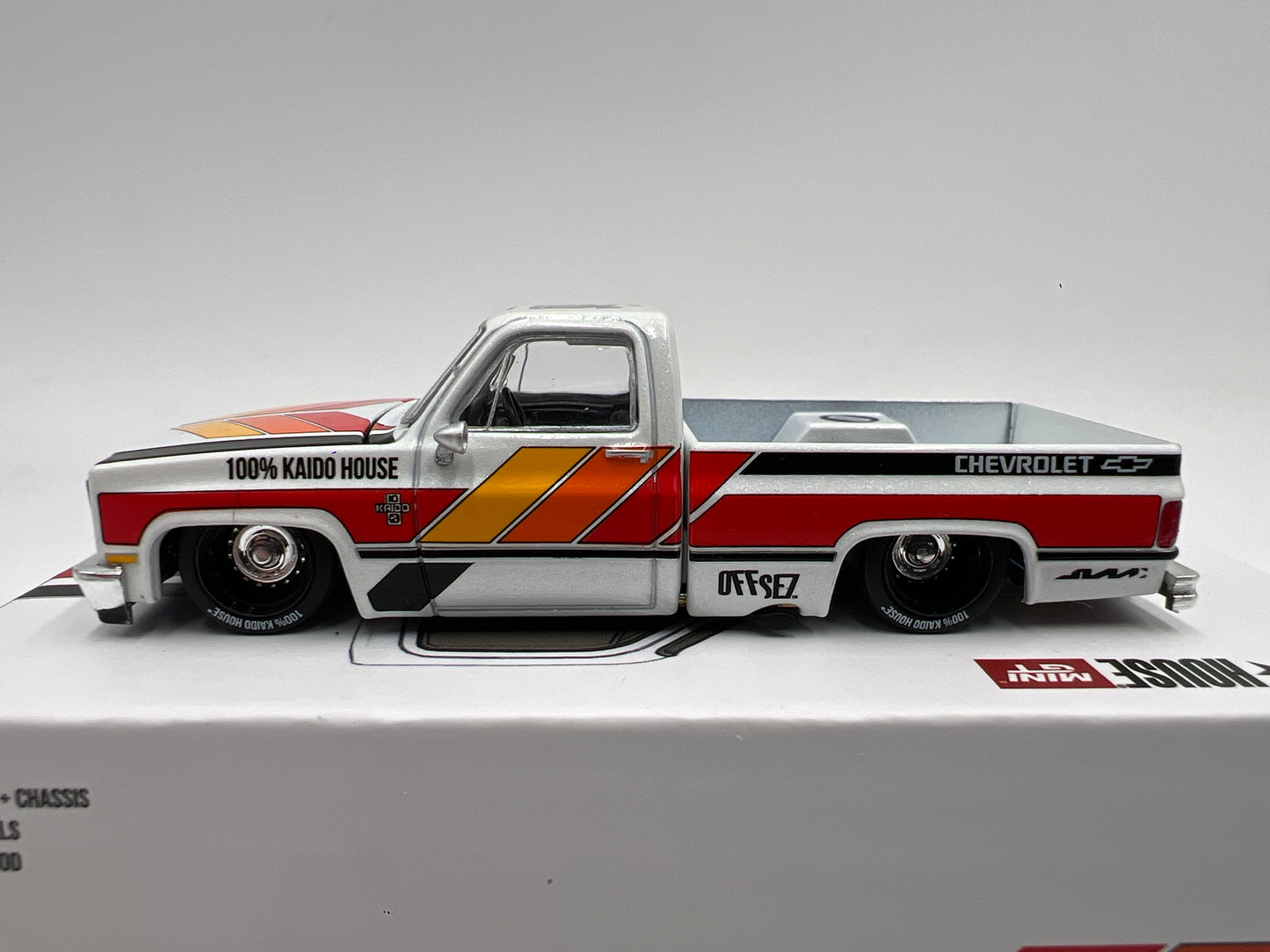 Mini GT x Kaido House #82 Chevrolet Silverado Kaido Works V1 White