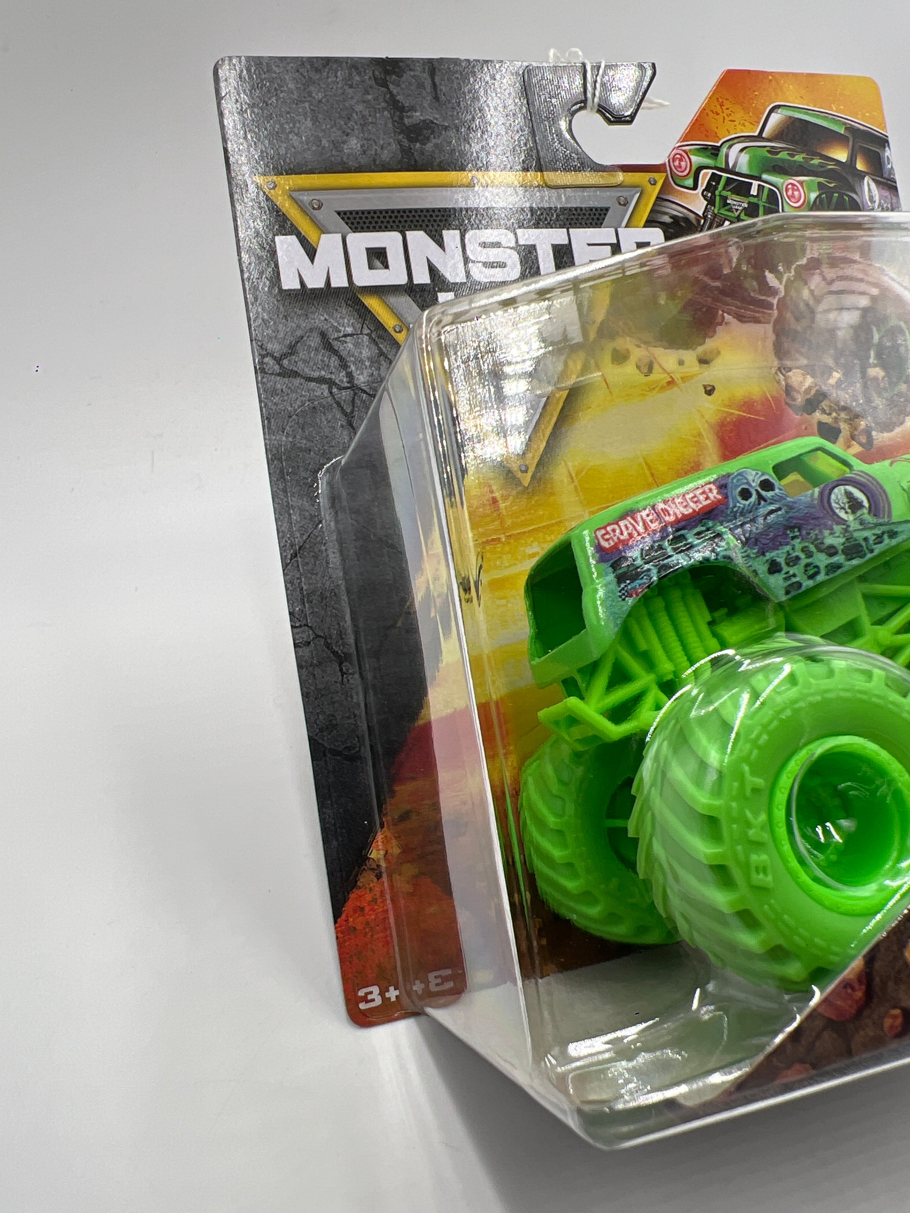 Monster Jam Series 1 Grave Digger Neon Green 134D – carolinasdiecast
