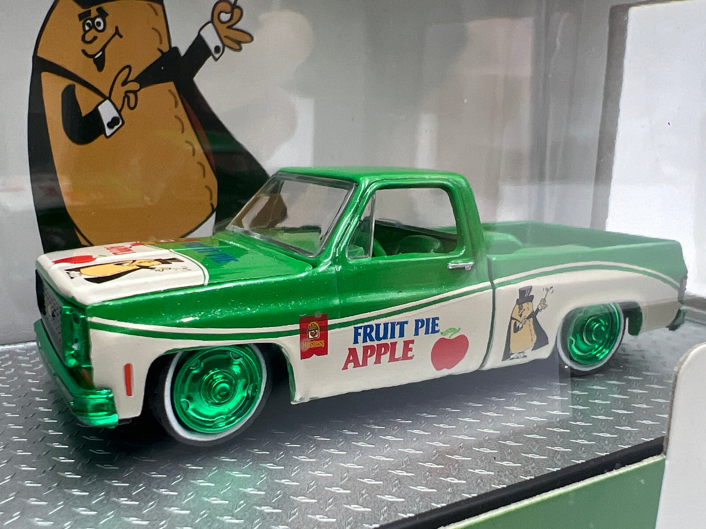M2 Machines S40 CHASE Hostess 1968 Chevrolet C60 Truck & 1974 Cheyenne Super 10