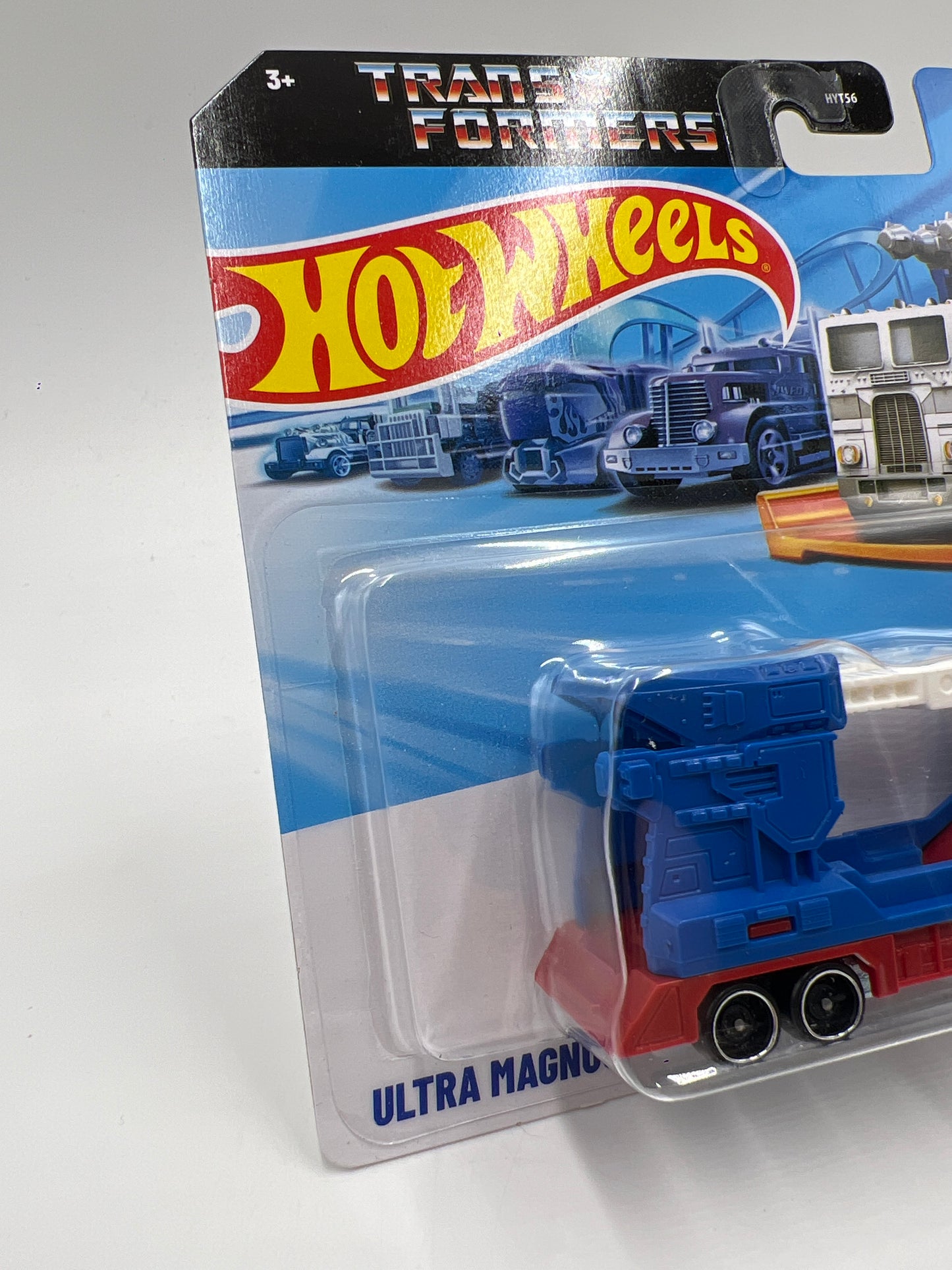 Hot Wheels Track Fleet Transformers Ultra Magnus W/Protector