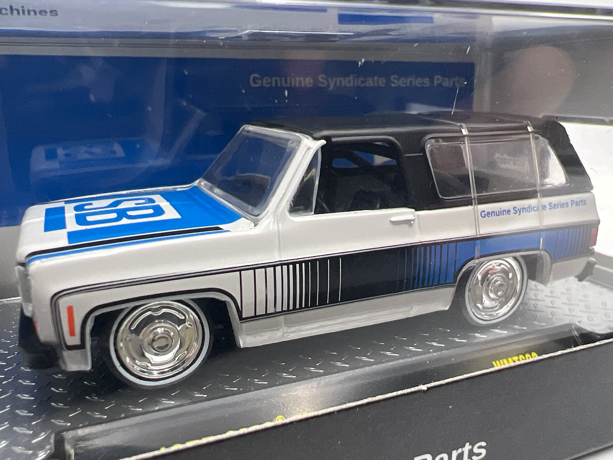 M2 Machines WMTS23 Squarebody Syndicate 1975 GMC Jimmy Sierra Dark Blue