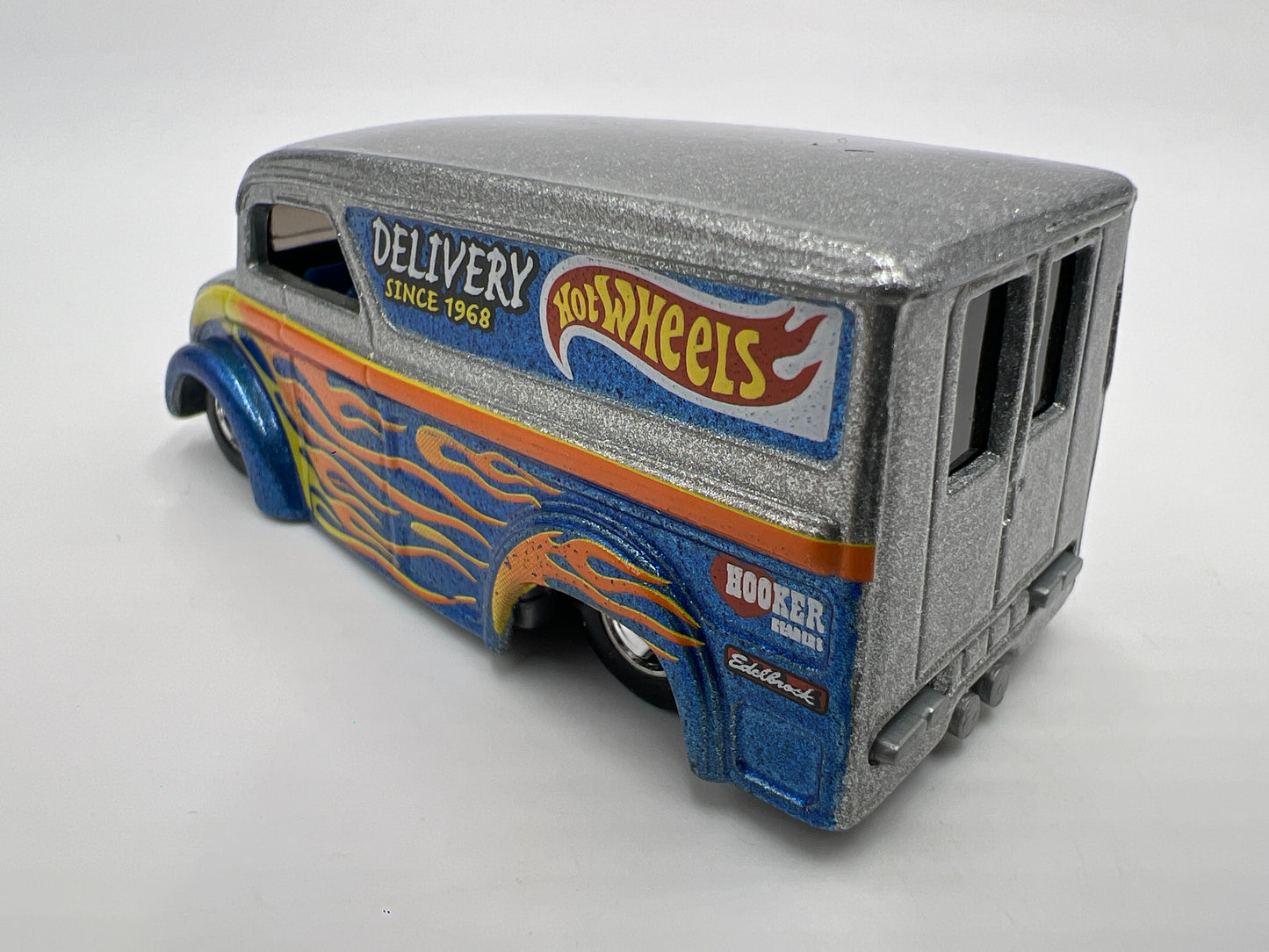 Hot Wheels Trailer Edition Dairy Delivery W/Real Riders Loose