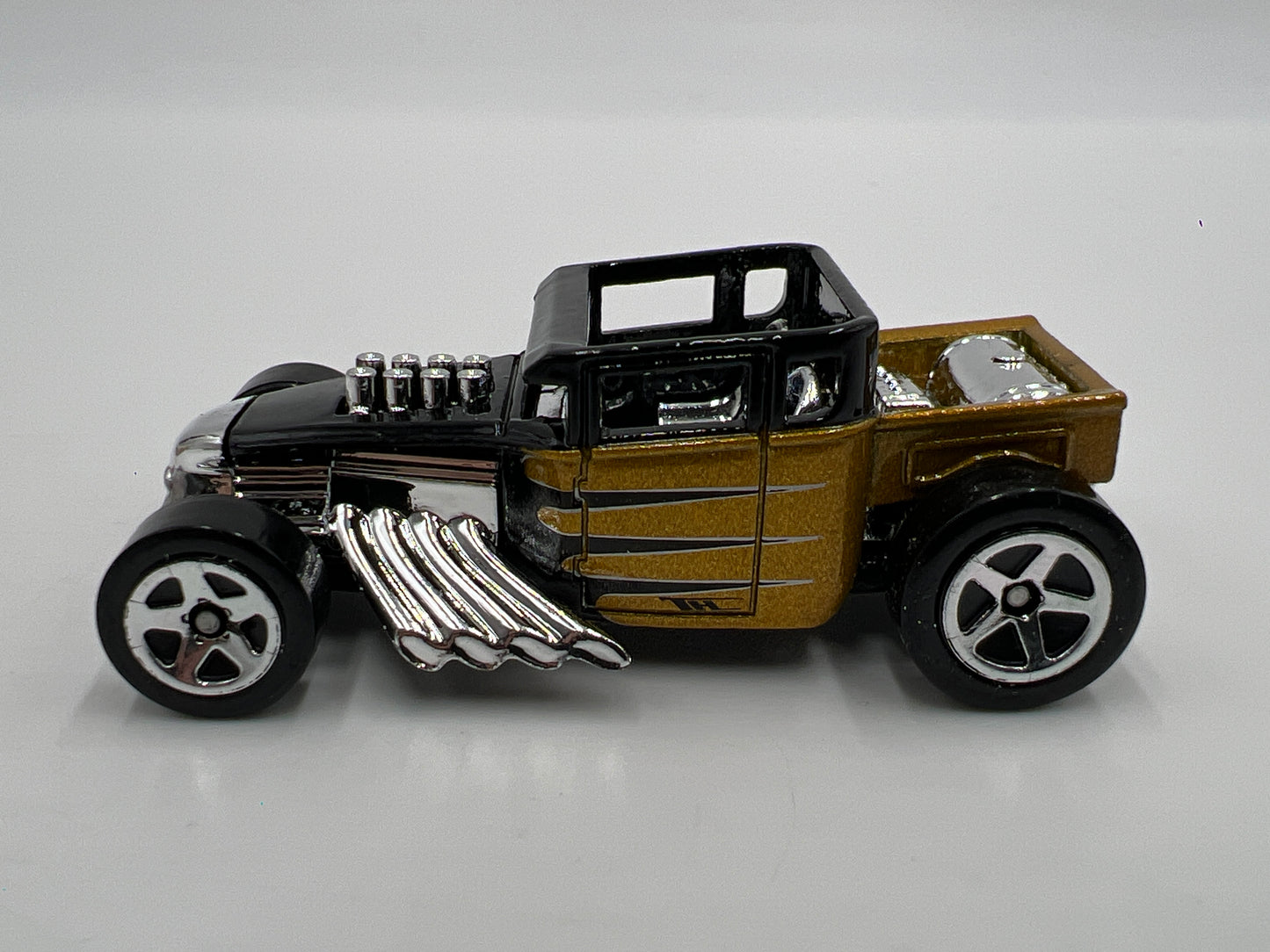 2009 Hot Wheels 1/64 Treasure Hunt Bone Shaker Black/Gold Loose