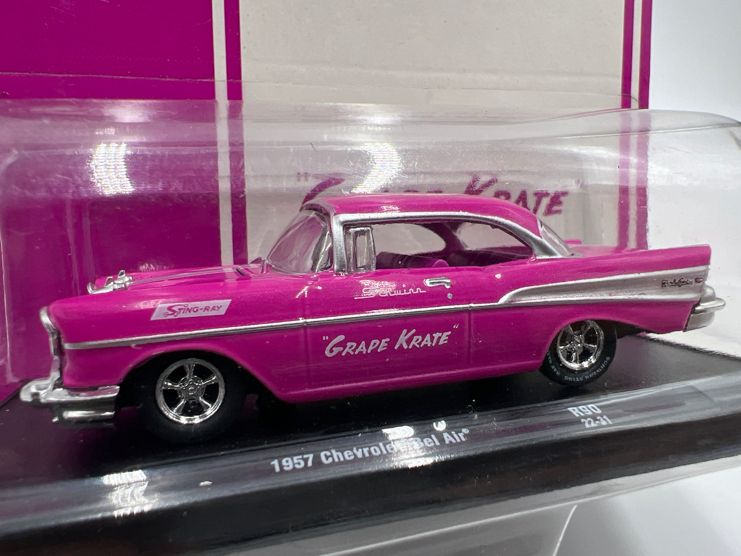M2 Machines Auto Drivers 1957 Chevrolet Bel Air Pink Schwinn R90 190D