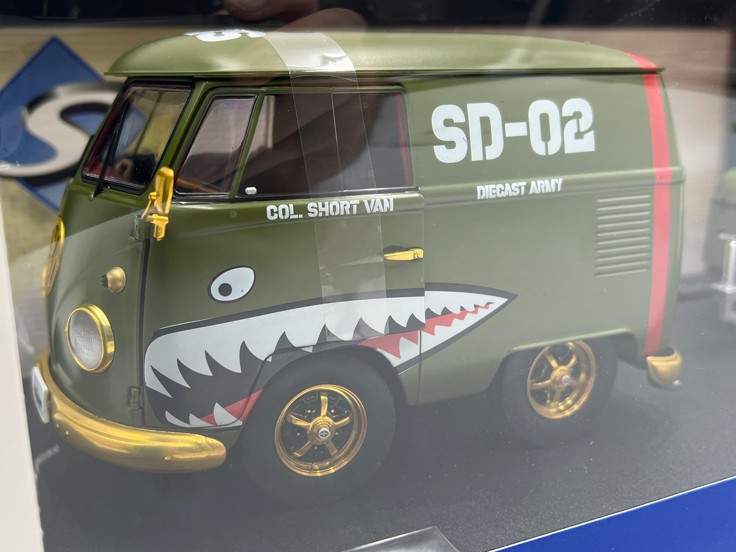 Solido 1:18 Scale Kool Kombi Army Fighter Matte Green W/Trailer