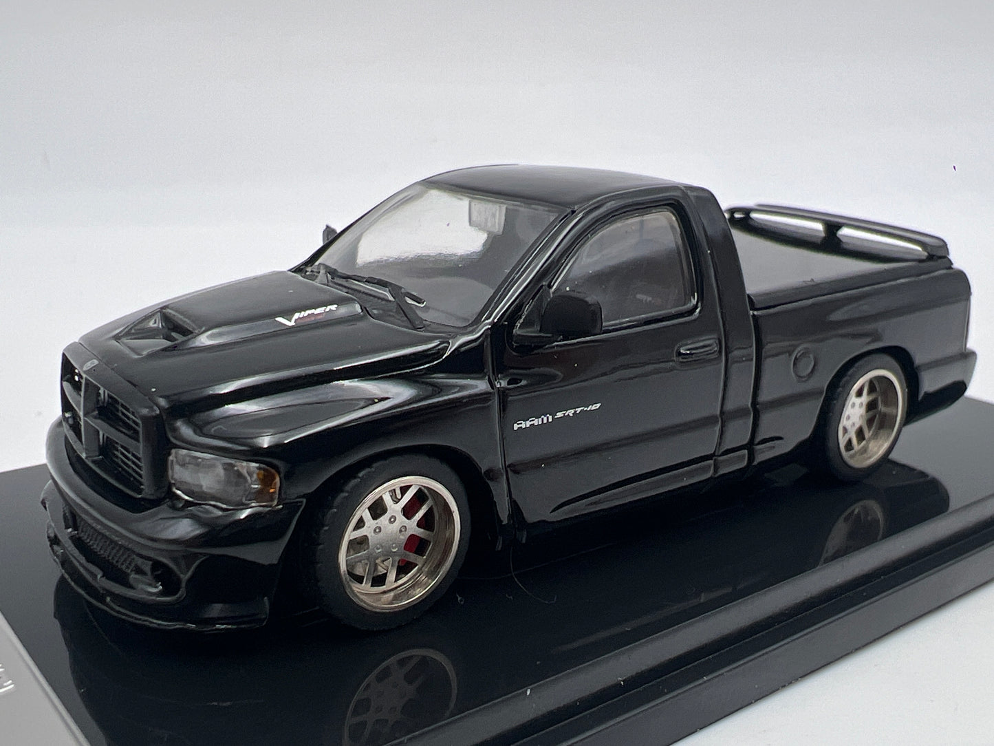 Shoom 64 Models 1:64 Dodge Ram SRT-10 Black W/Accessories