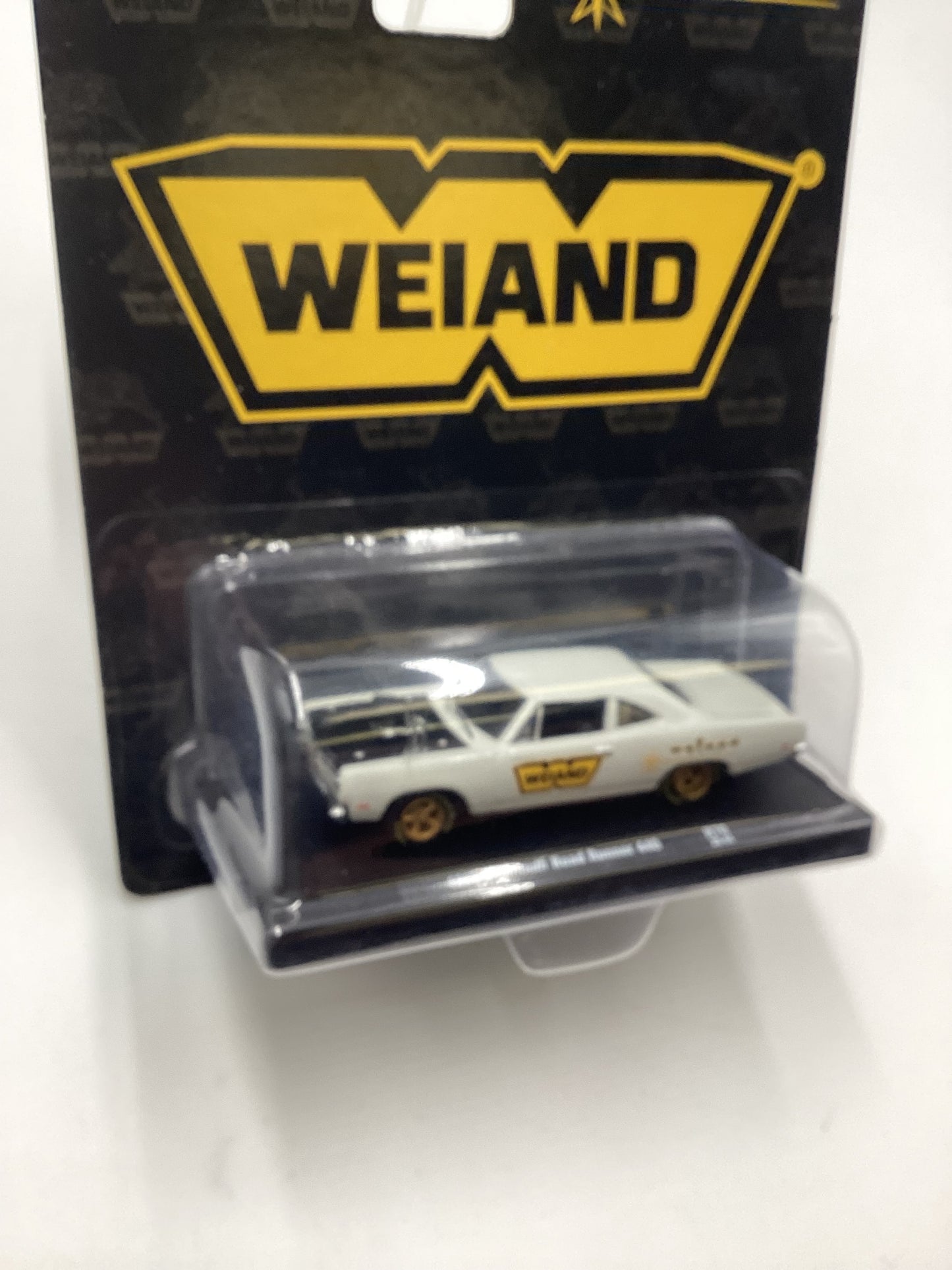 M2 Machines Auto driver Weiland 1969 Plymouth Road Runner 440 White R70 188P