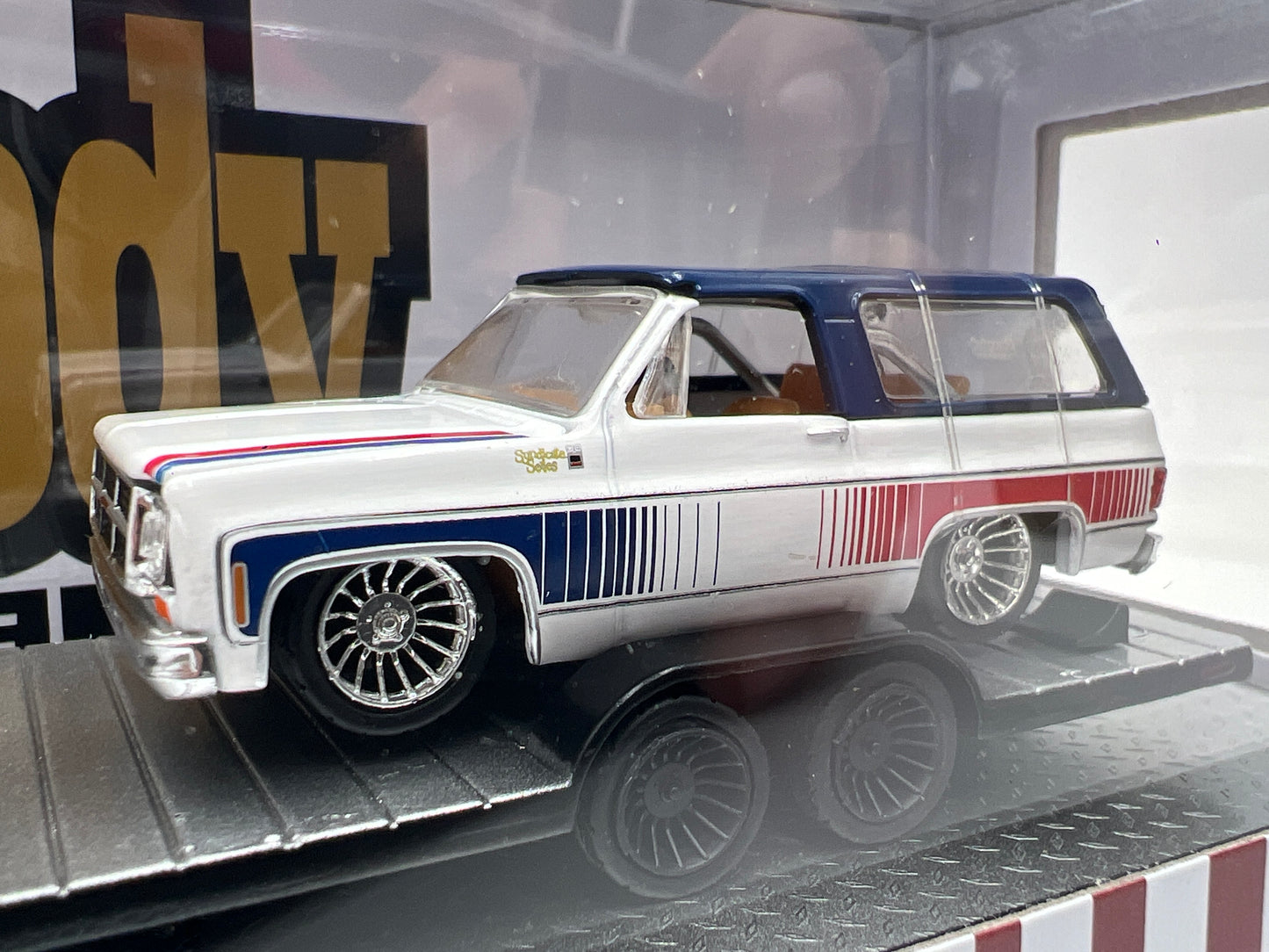 M2 Machines Auto Haulers Squarebody Syndicate 1976 GMC Sierra 3500 & 1975 GMC Jimmy Sierra S45