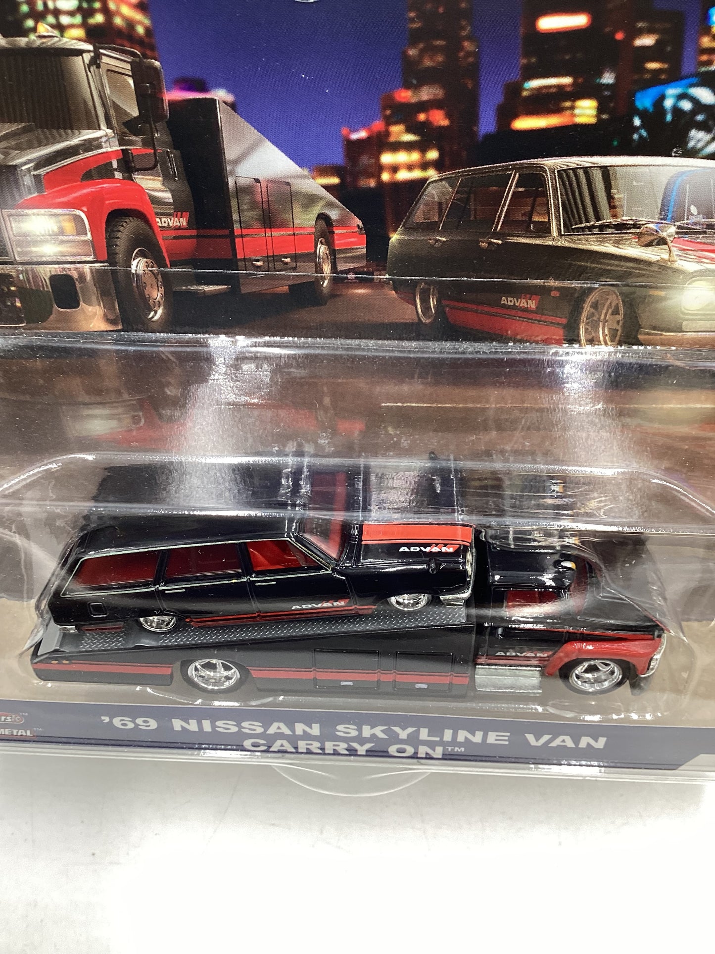 2018 Hot Wheels Team transport #3 69 Nissan Skyline Van & Carry On with Protector